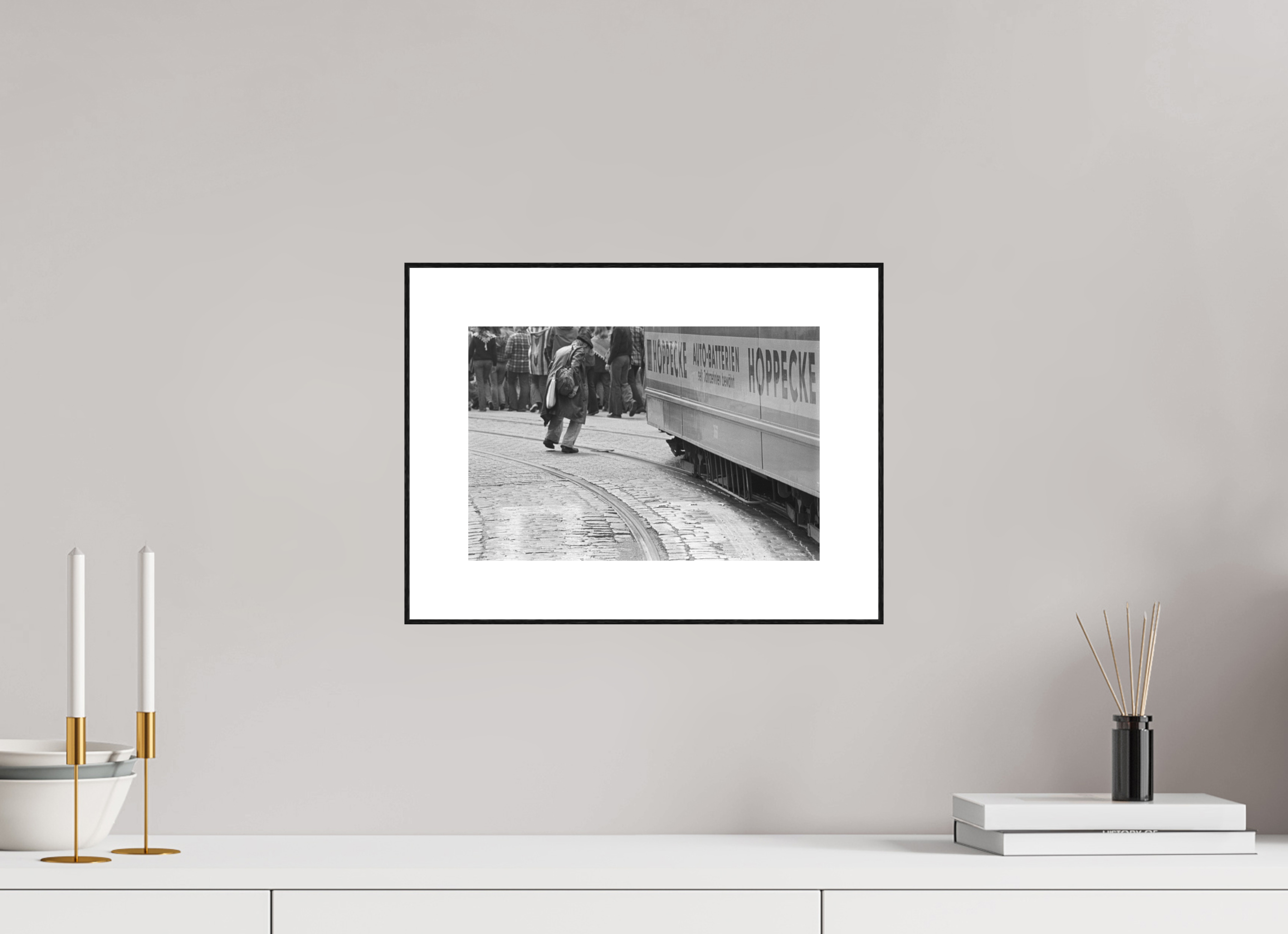 30 x 20 cm, 3b. Foto in ArtBox (4mm) mit Weißrand Nie wieder… (1)