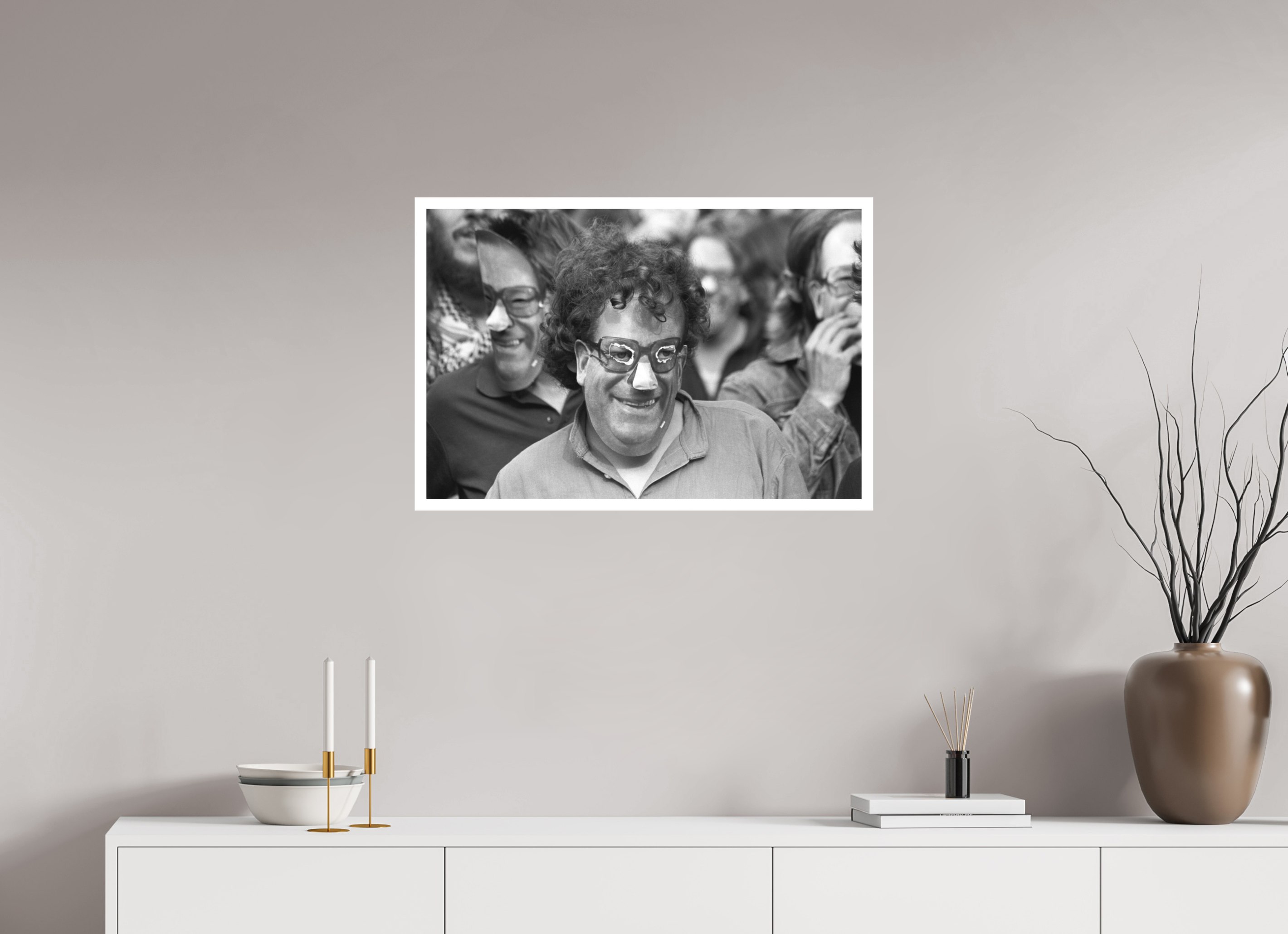 75 x 50 cm, 1. Foto mit Weißrand Johannes Hartmann: Zimmermann-Masken (S/W-Foto)