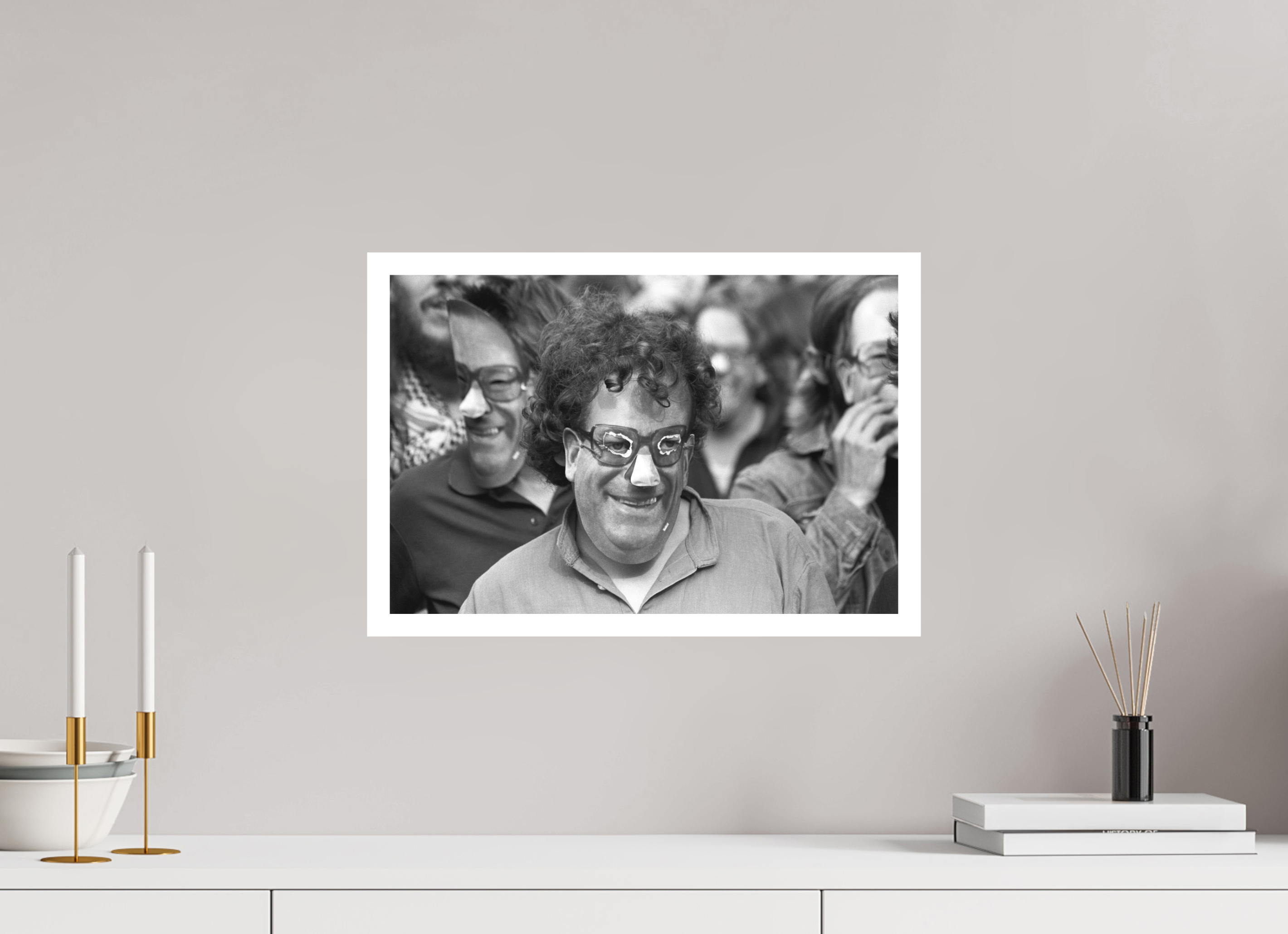 45 x 30 cm, 1. Foto mit Weißrand Johannes Hartmann: Zimmermann-Masken (S/W-Foto)