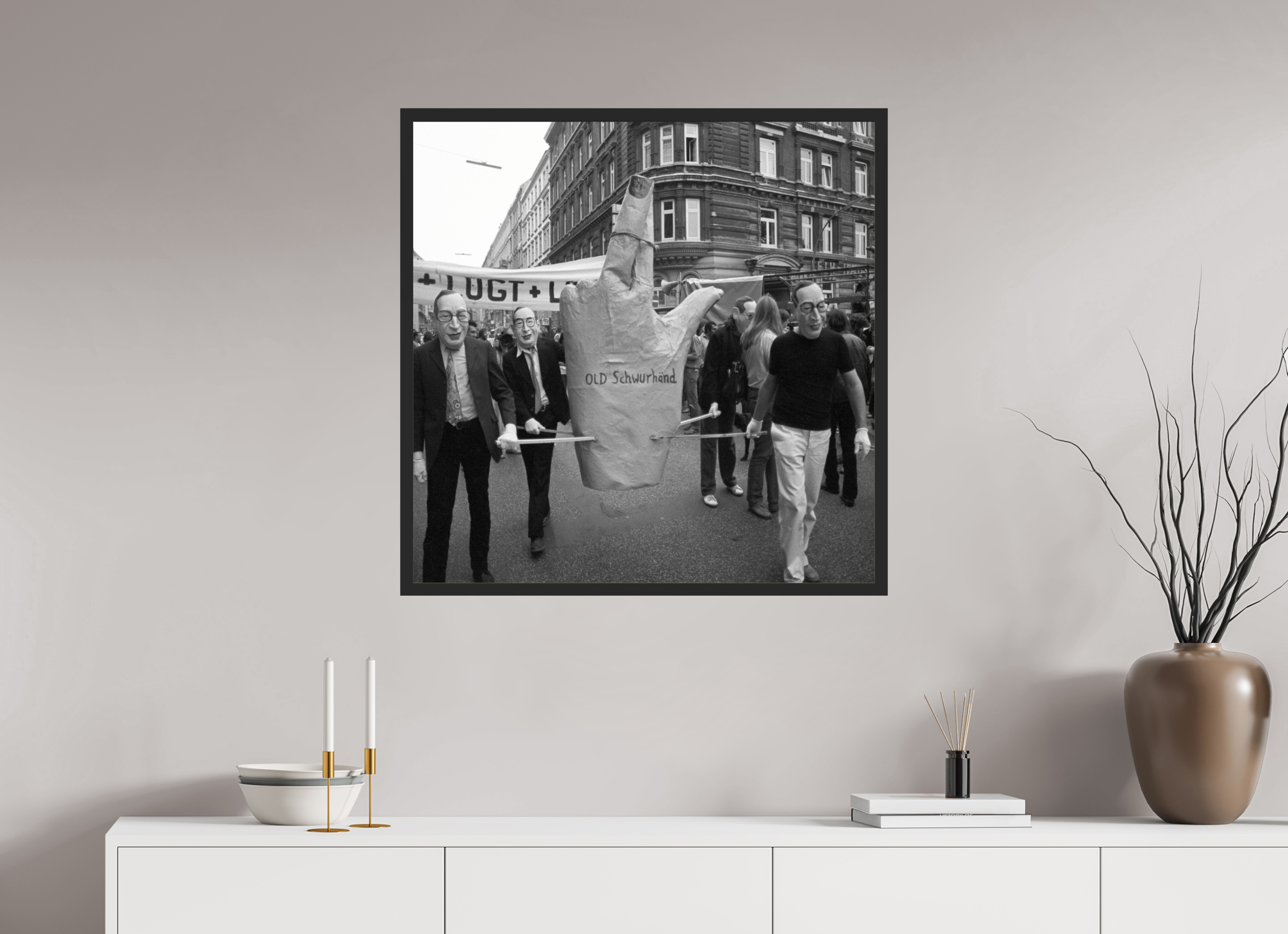 80 x 80 cm, 4a. Foto im Holz-Rahmen (20mm) Johannes Hartmann: Old Schwurhand (S/W-Foto)