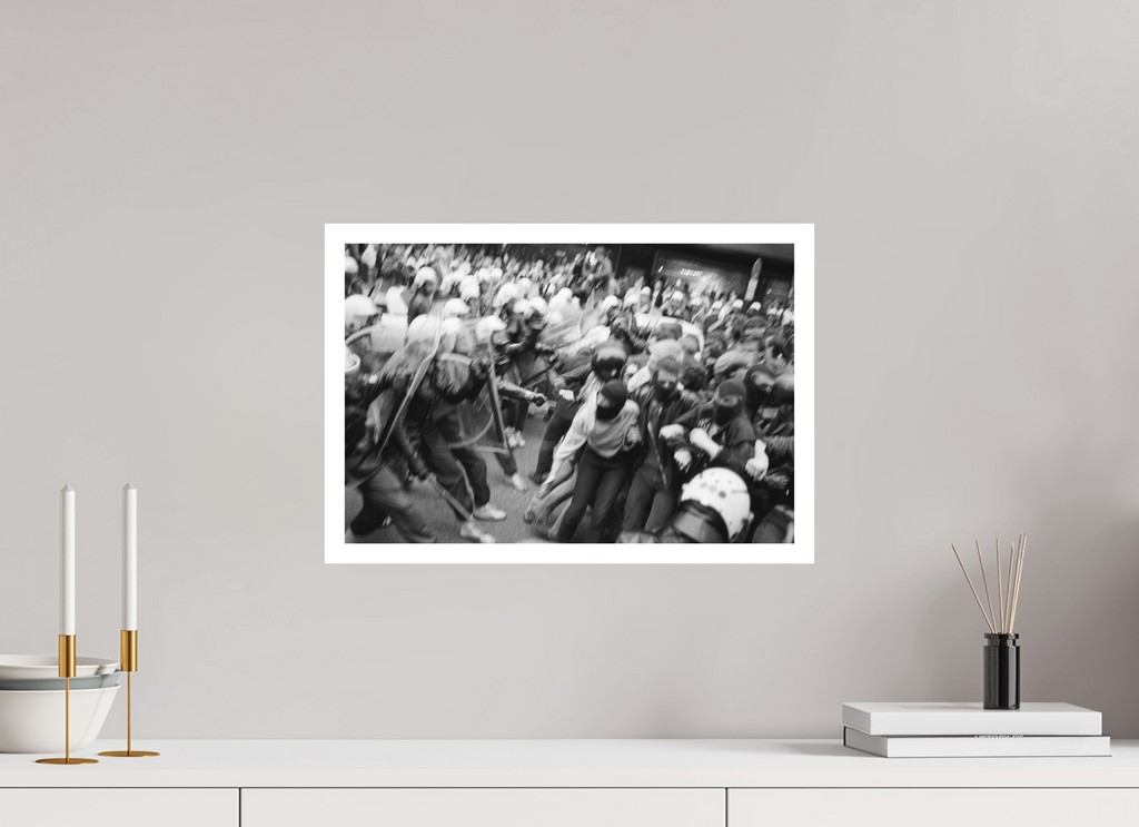 45 x 30 cm, 1. Foto mit Weißrand Johannes Hartmann: Schwarze Blöcke (S/W-Foto)