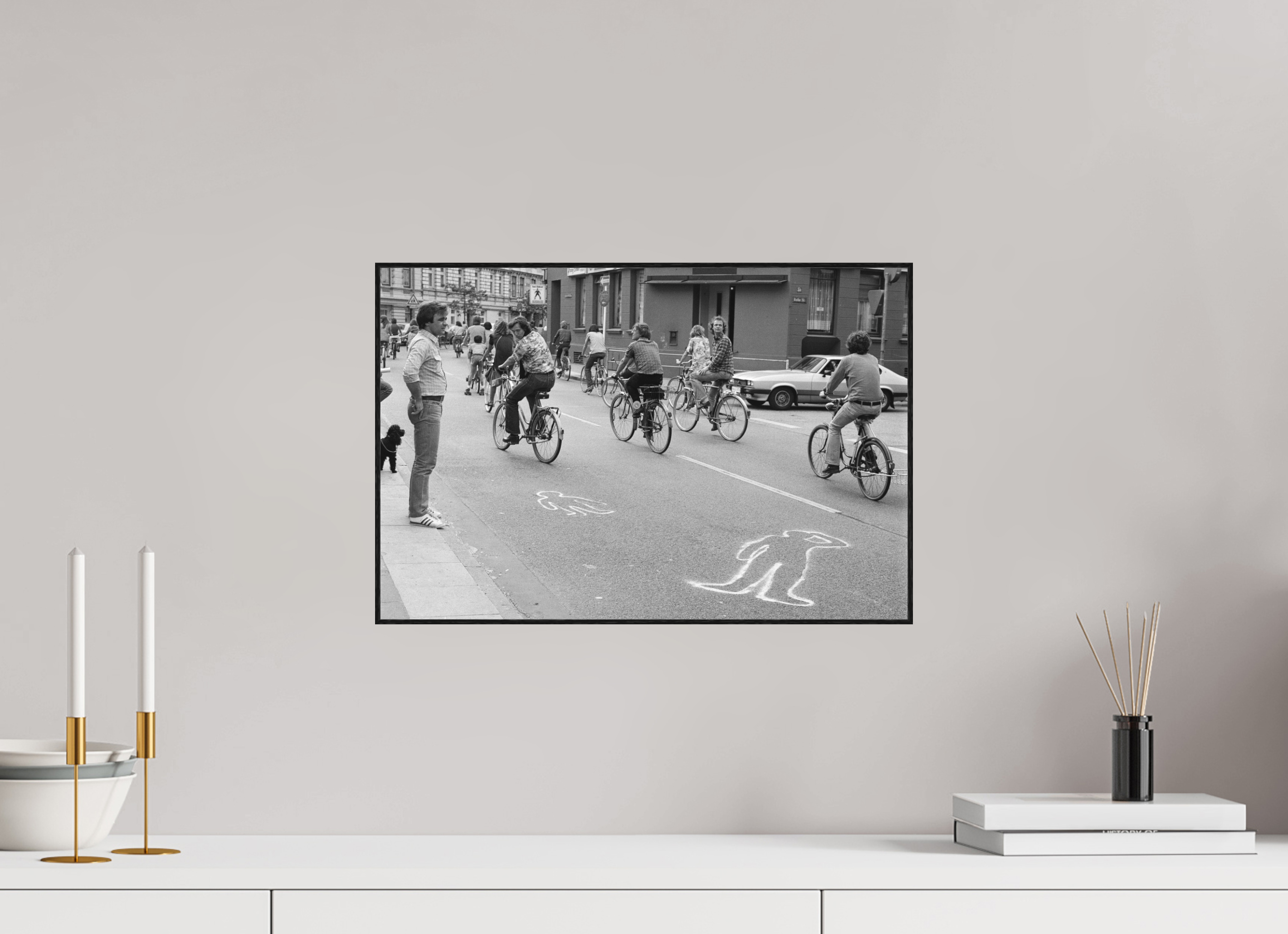 45 x 30 cm, 3a. Foto in ArtBox (4mm) Johannes Hartmann: Schleichen statt Leichen 2 (S/W-Foto)