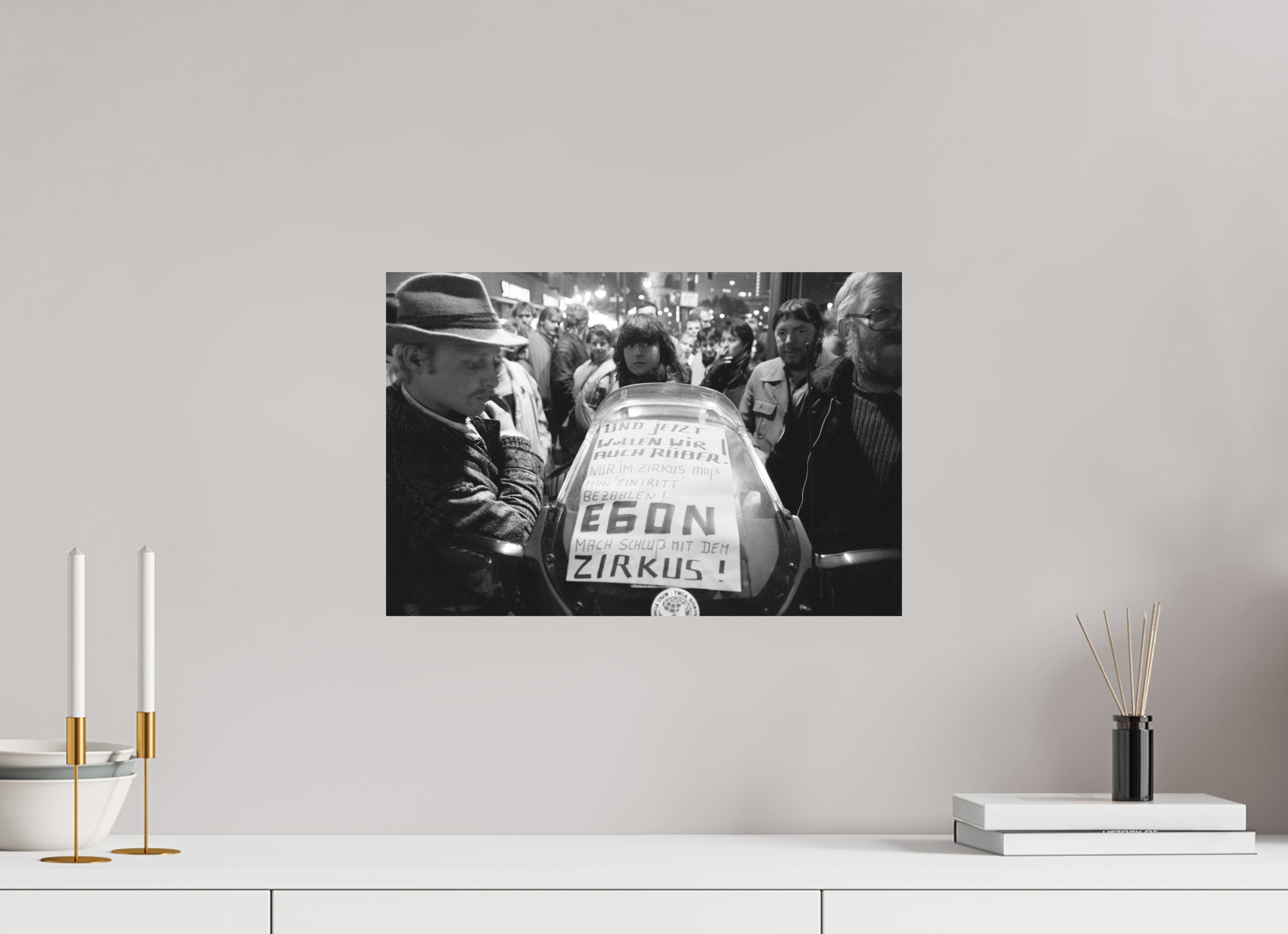 45 x 30 cm, 2. Foto auf Alu-Dibond Johannes Hartmann: Mach Schluss, Egon ! (S/W-Foto)