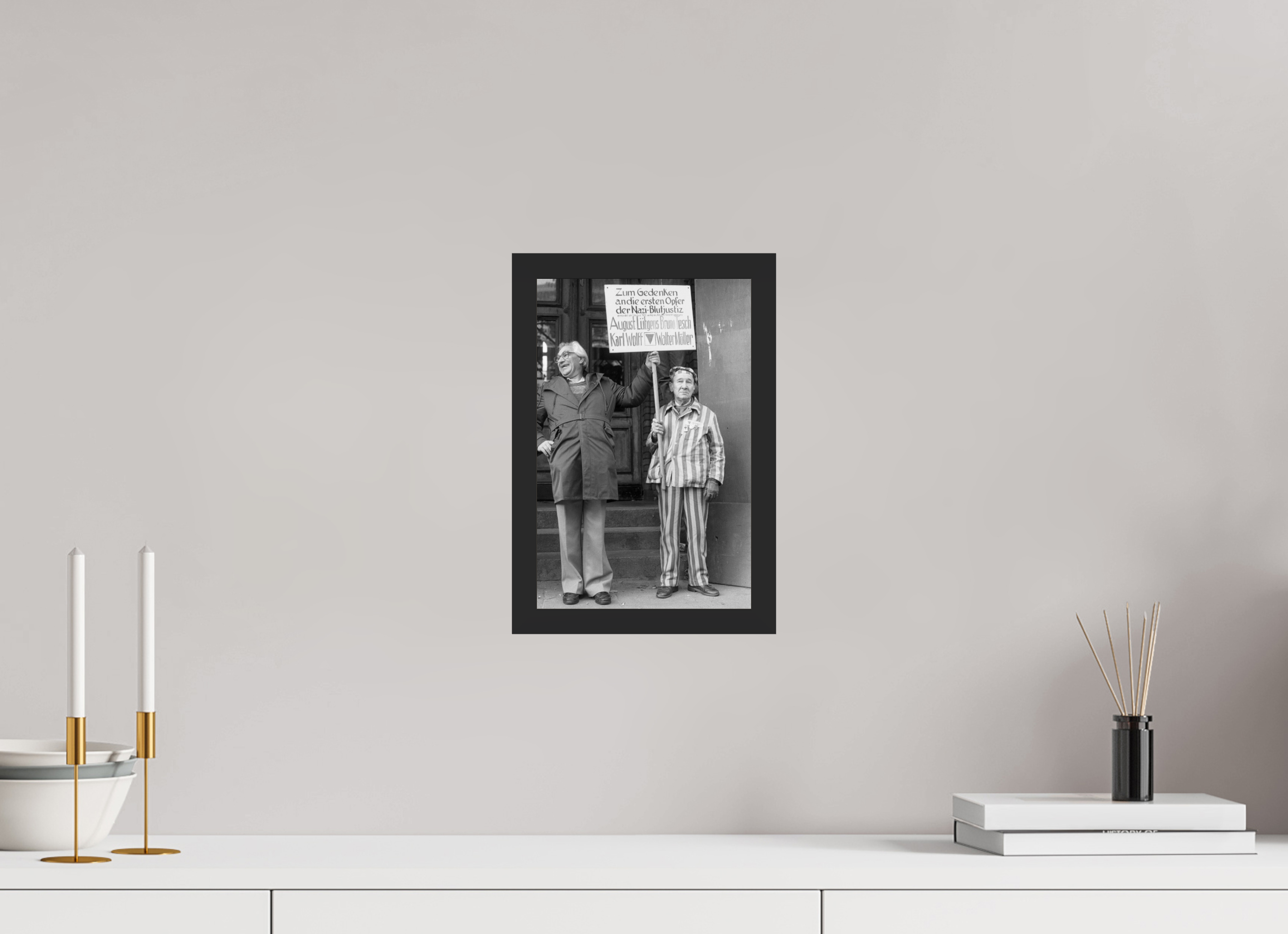 20 x 30 cm, 4a. Foto im Holz-Rahmen (20mm) Johannes Hartmann: Opfer der NS-Justiz (S/W-Foto)