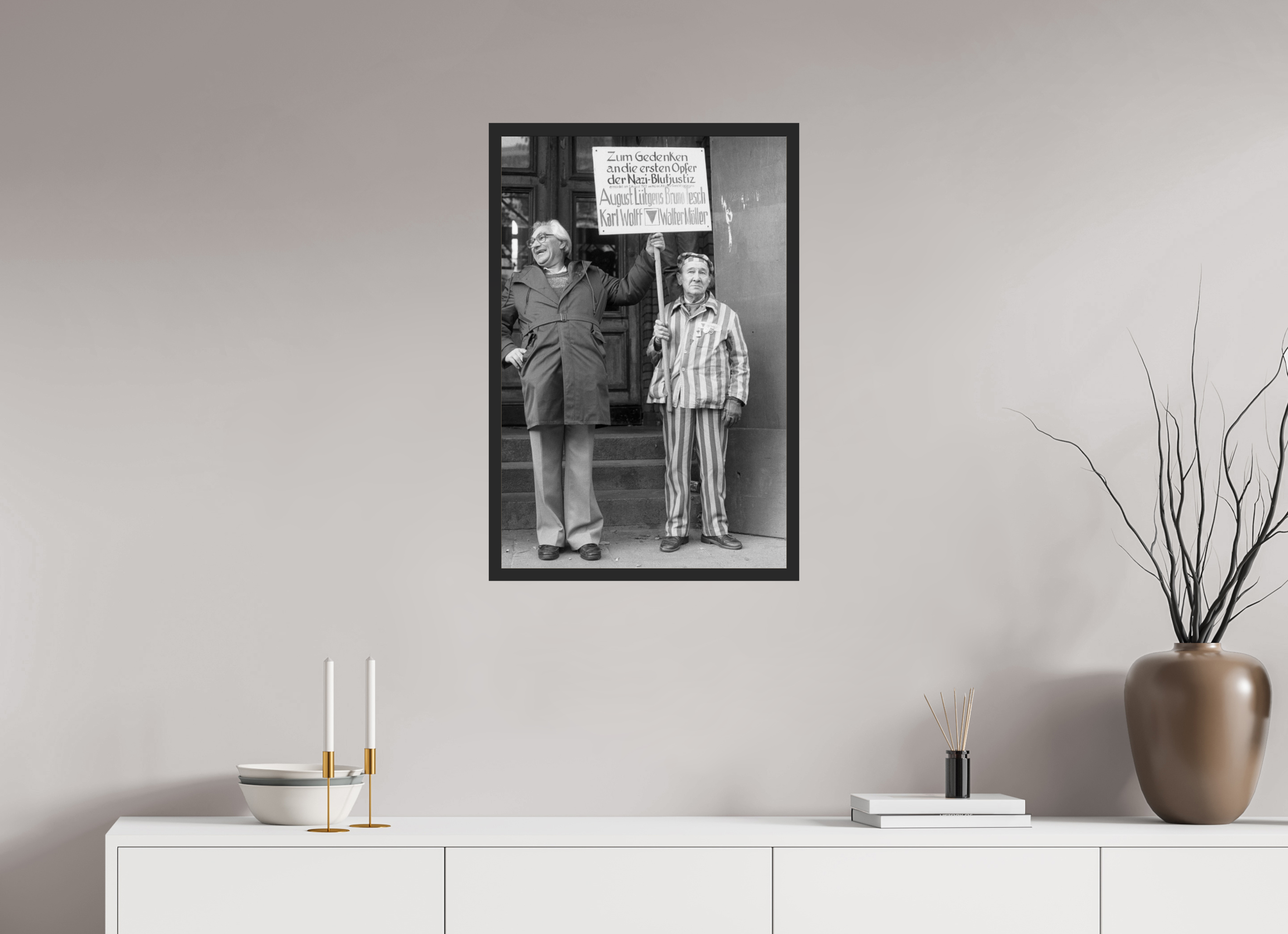 50 x 75 cm, 4a. Foto im Holz-Rahmen (20mm) Johannes Hartmann: Opfer der NS-Justiz (S/W-Foto)