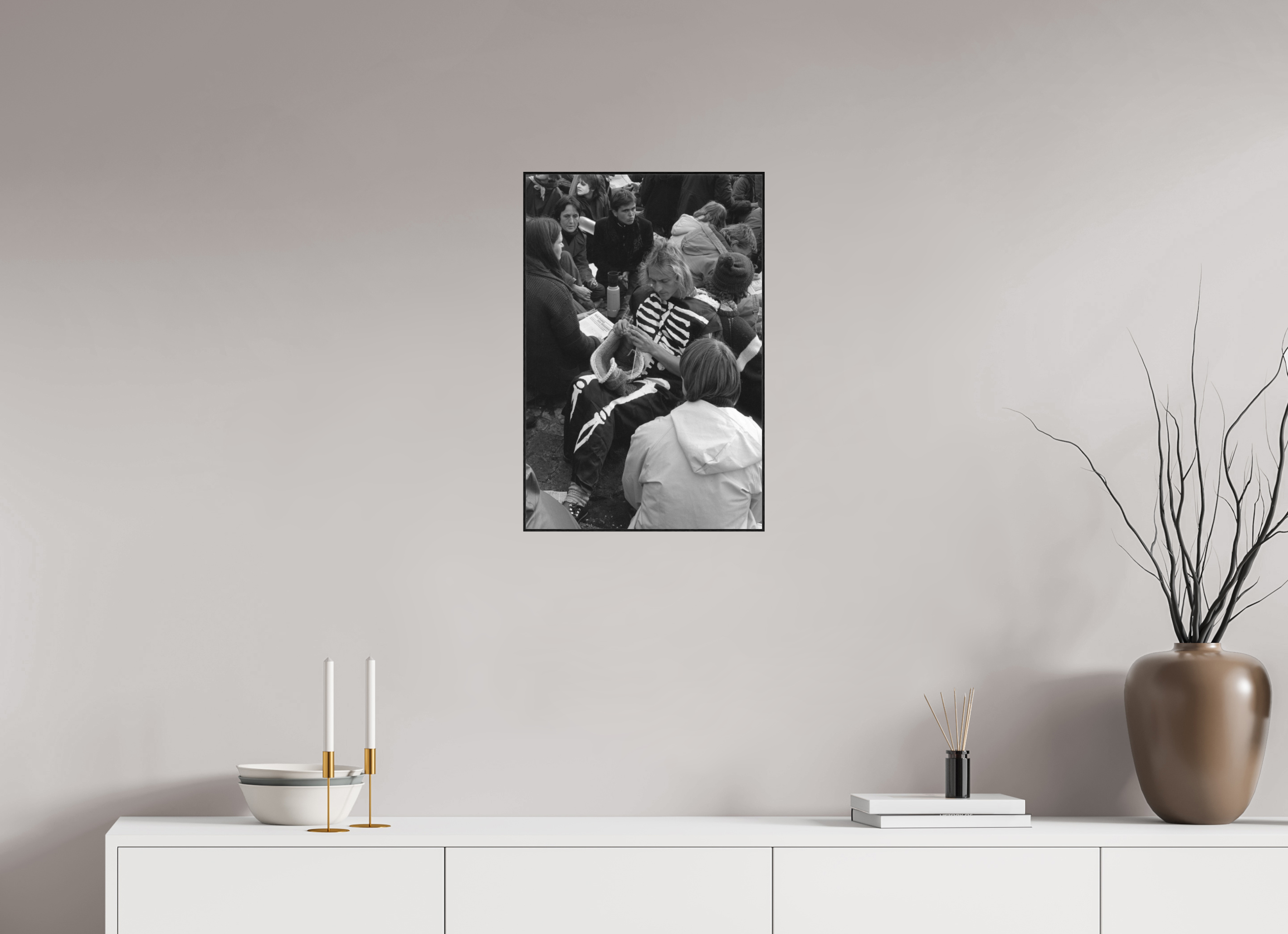 40 x 60 cm, 3a. Foto in ArtBox (4mm) Johannes Hartmann: Der Tod und sein Strickzeug (S/W-Foto)