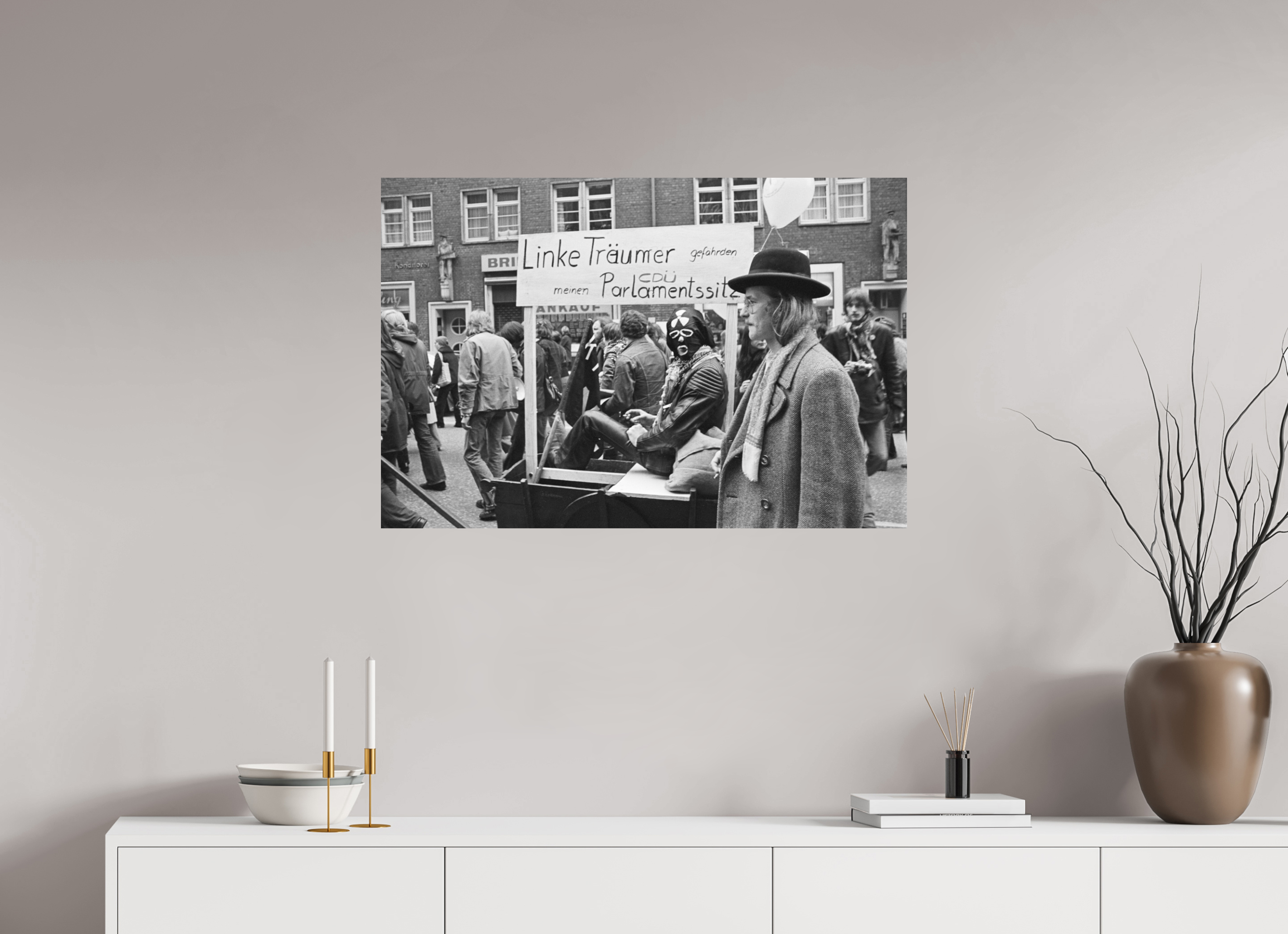 90 x 60 cm, 2. Foto auf Alu-Dibond Johannes Hartmann: Linke Träumer gefährden meinen CDU-Parlamentssitz (S/W-Foto)