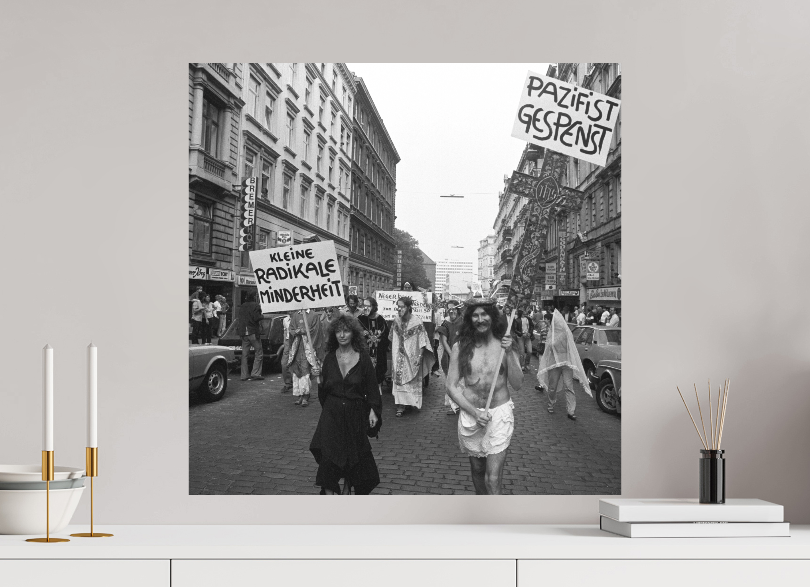 60 x 60 cm, 2. Foto auf Alu-Dibond Johannes Hartmann: Jesus und die kleine radikale Minderheit (S/W-Foto)