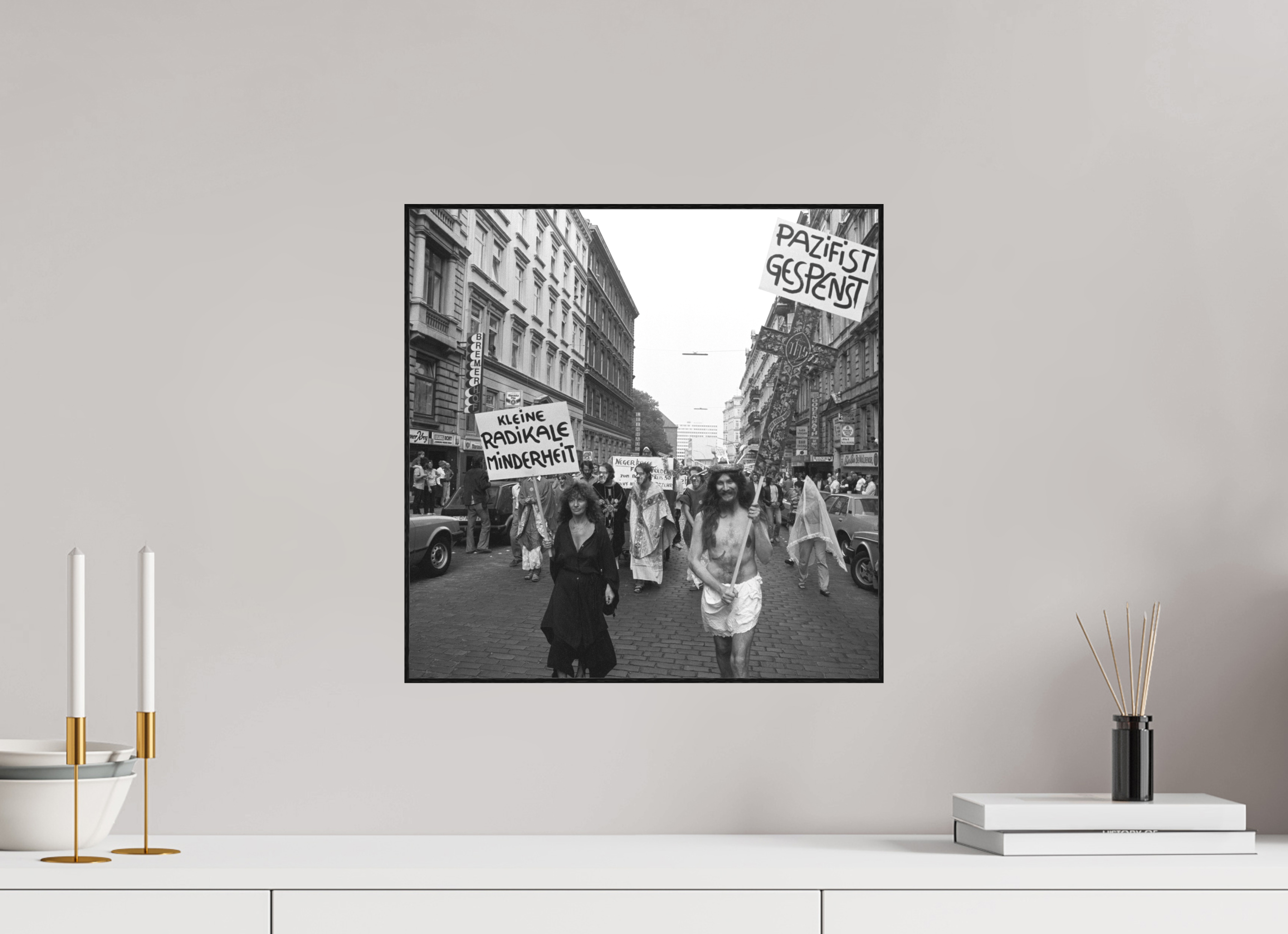 40 x 40 cm, 3a. Foto in ArtBox (4mm) Johannes Hartmann: Jesus und die kleine radikale Minderheit (S/W-Foto)