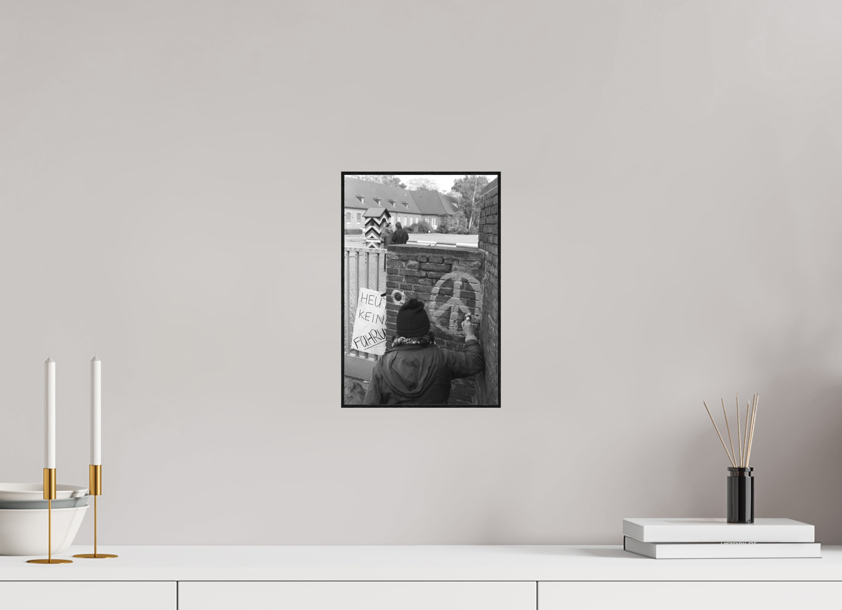 20 x 30 cm, 3a. Foto in ArtBox (4mm) Johannes Hartmann: Heute keine Führung (S/W-Foto)