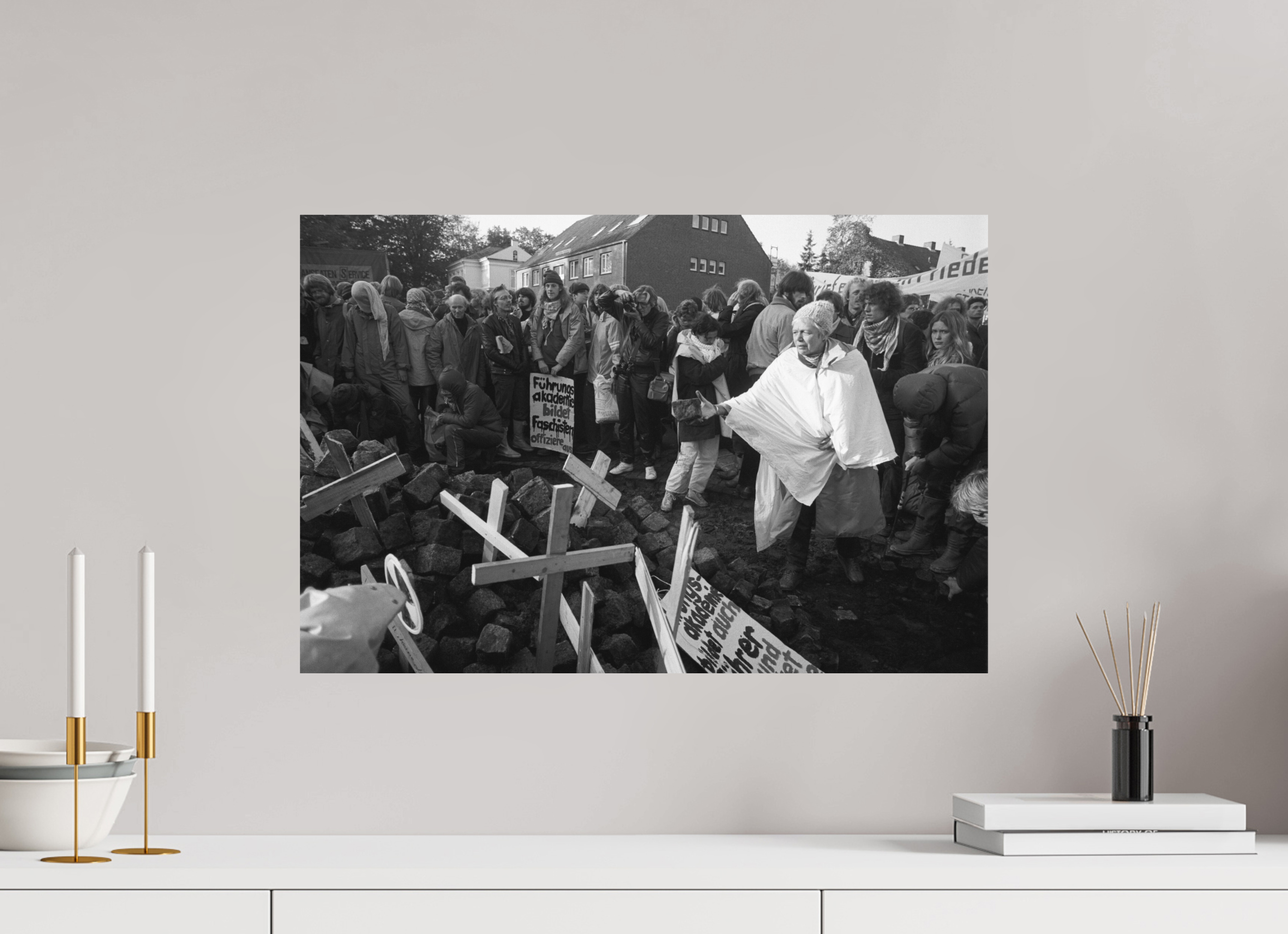 60 x 40 cm, 2. Foto auf Alu-Dibond Johannes Hartmann: Plädoyers für Gewaltfreiheit (S/W-Foto)