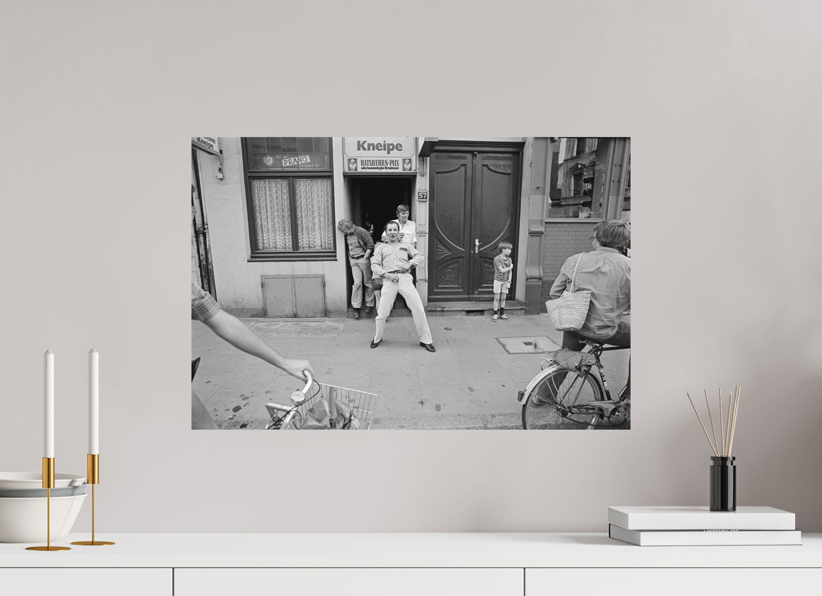 60 x 40 cm, 2. Foto auf Alu-Dibond Johannes Hartmann: Macho-Protest gegen Fahrrad-Demo (S/W-Foto)