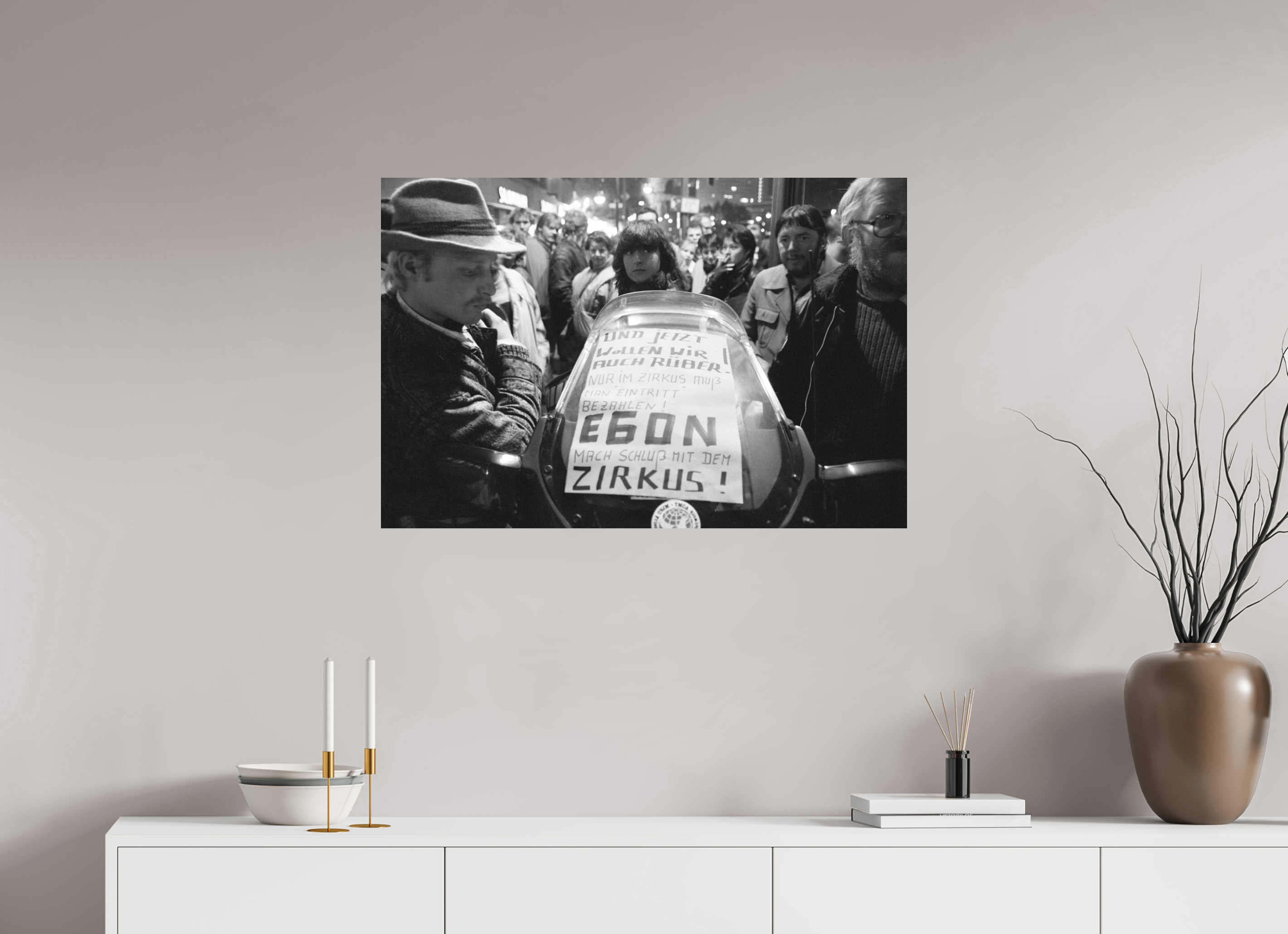 90 x 60 cm, 2. Foto auf Alu-Dibond Johannes Hartmann: Mach Schluss, Egon ! (S/W-Foto)