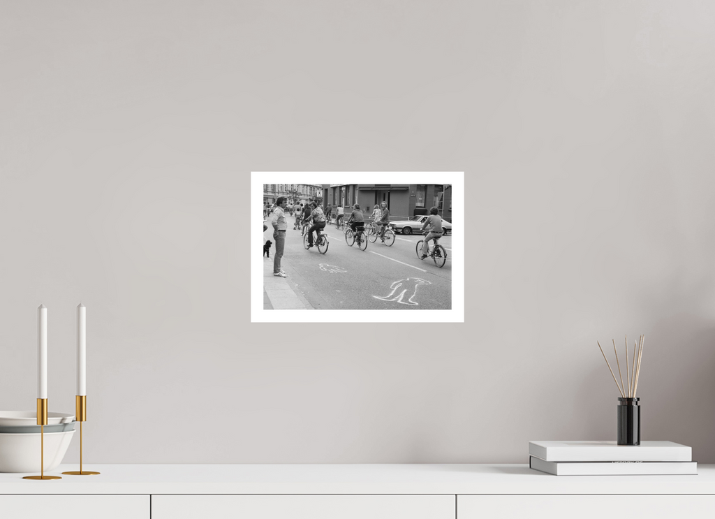 30 x 20 cm, 1. Foto mit Weißrand Johannes Hartmann: Schleichen statt Leichen 2 (S/W-Foto)