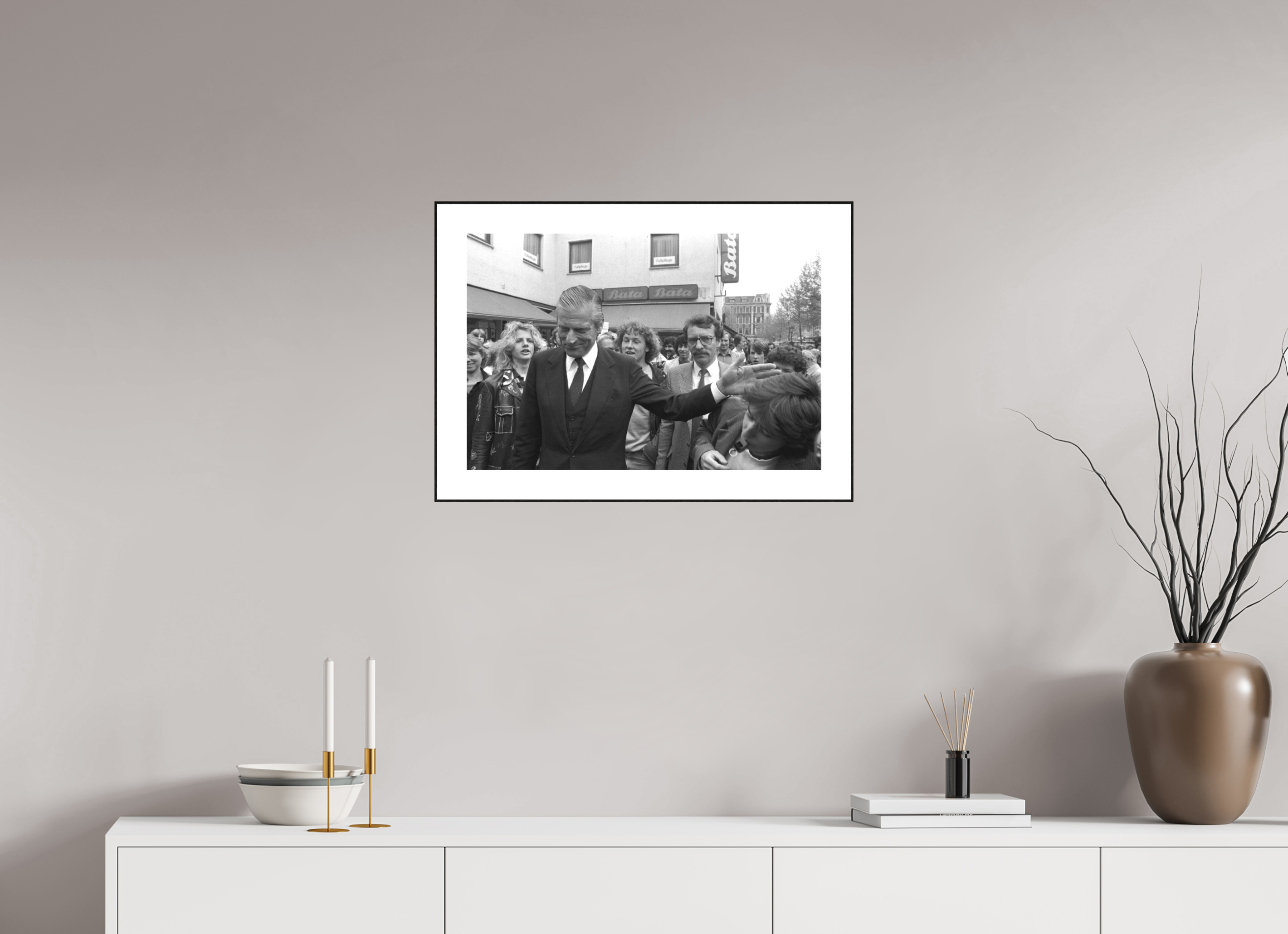 60 x 40 cm, 3b. Foto in ArtBox (4mm) mit Weißrand Johannes Hartmann: Auftritt Walter Leisler-Kiep (S/W-Foto)