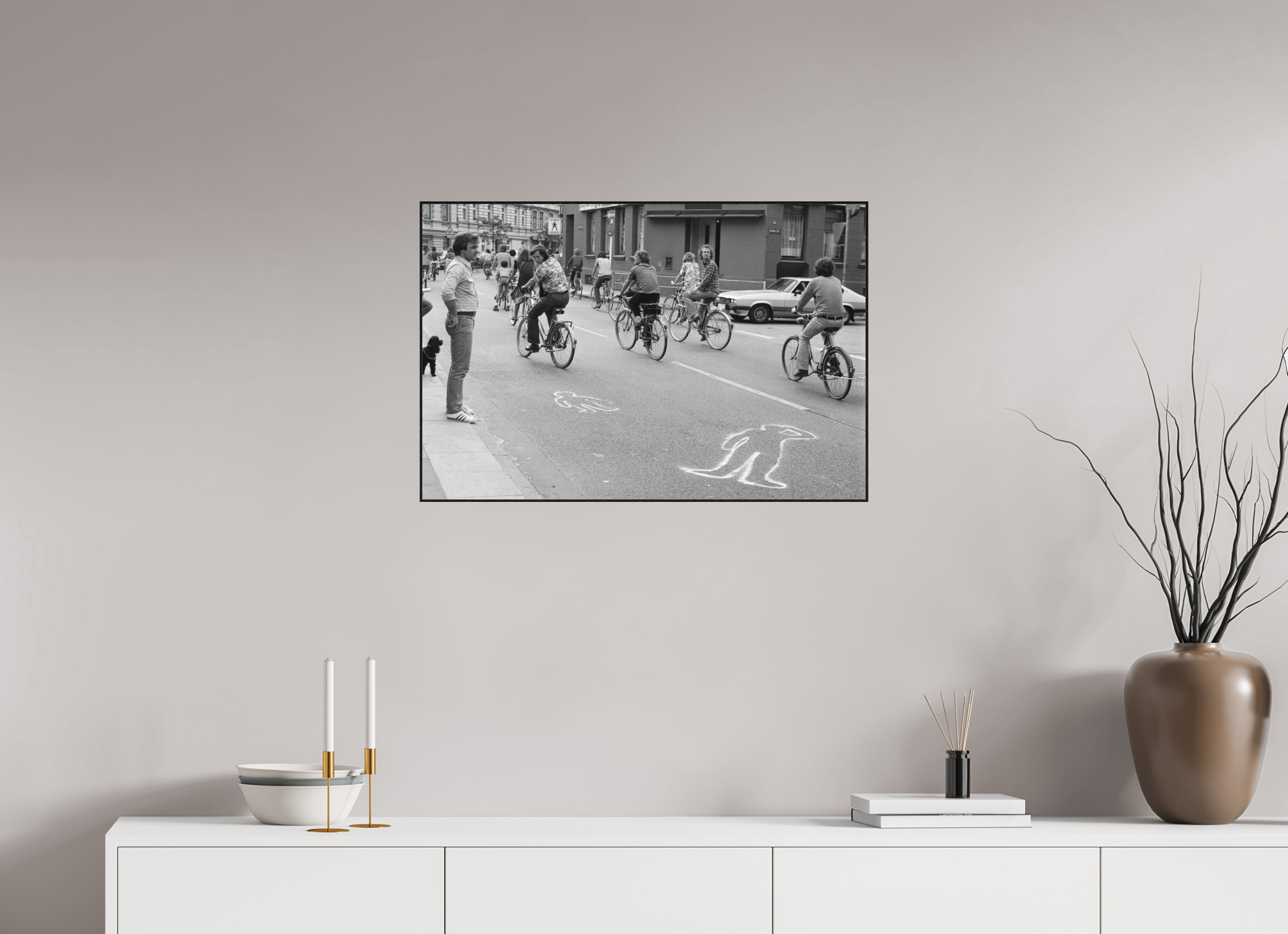 75 x 50 cm, 3a. Foto in ArtBox (4mm) Johannes Hartmann: Schleichen statt Leichen 2 (S/W-Foto)