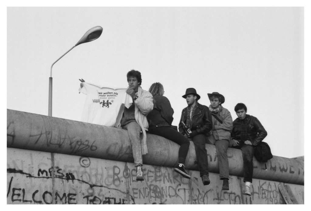 Main image Johannes Hartmann: Wir wollen nie mehr auseinander gehn (S/W-Foto)