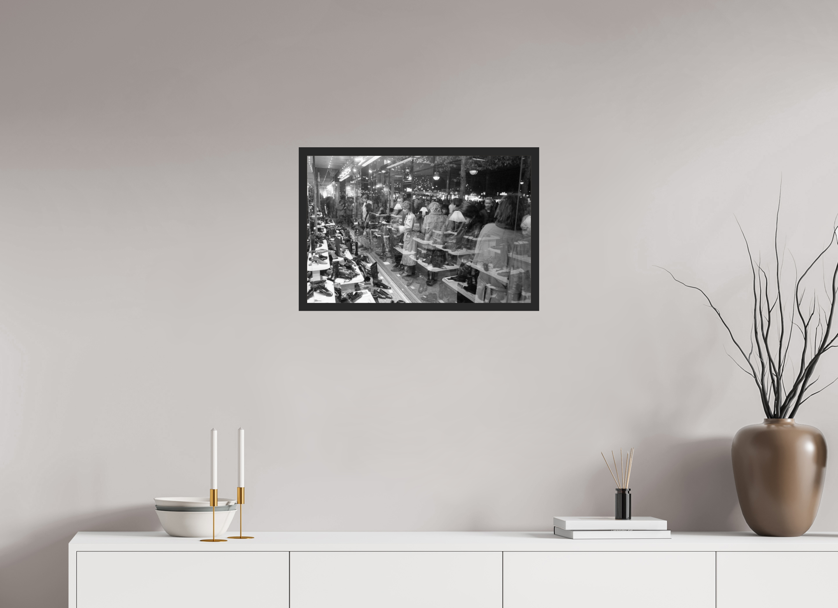 60 x 40 cm, 4a. Foto im Holz-Rahmen (20mm) Johannes Hartmann: Schau doch mal (S/W-Foto)