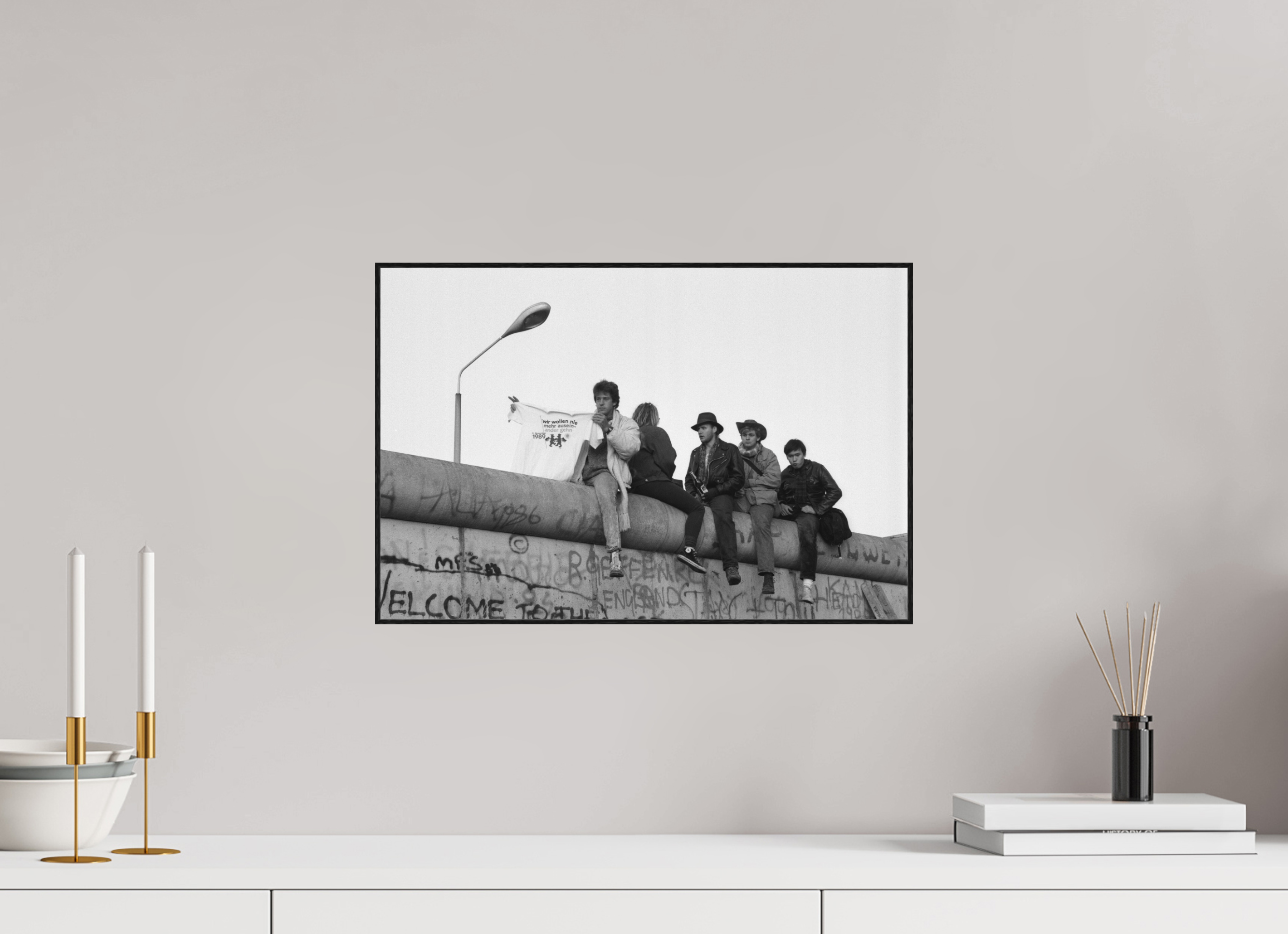 45 x 30 cm, 3a. Foto in ArtBox (4mm) Johannes Hartmann: Wir wollen nie mehr auseinander gehn (S/W-Foto)