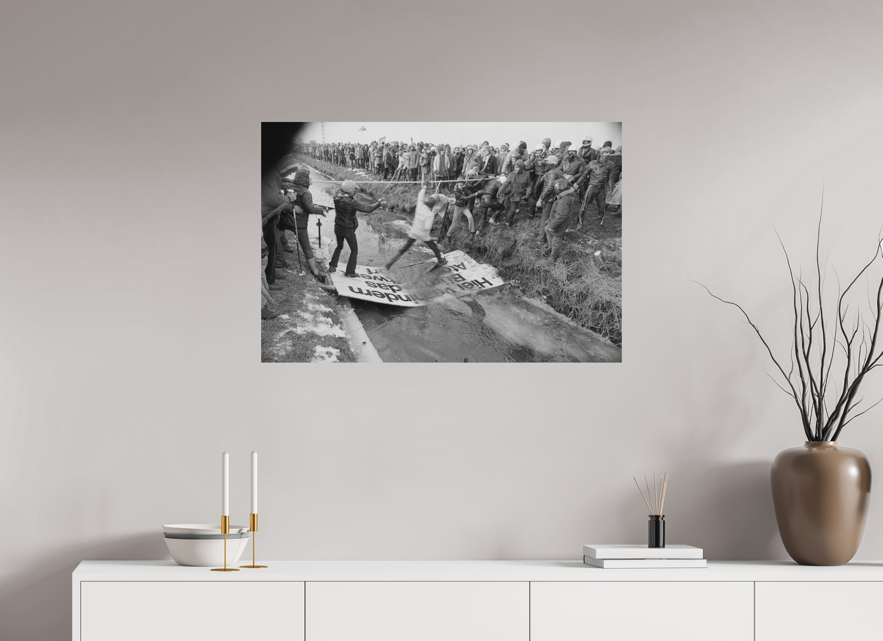 90 x 60 cm, 2. Foto auf Alu-Dibond Johannes Hartmann: Über Felder und vereiste Gräben (S/W-Foto)