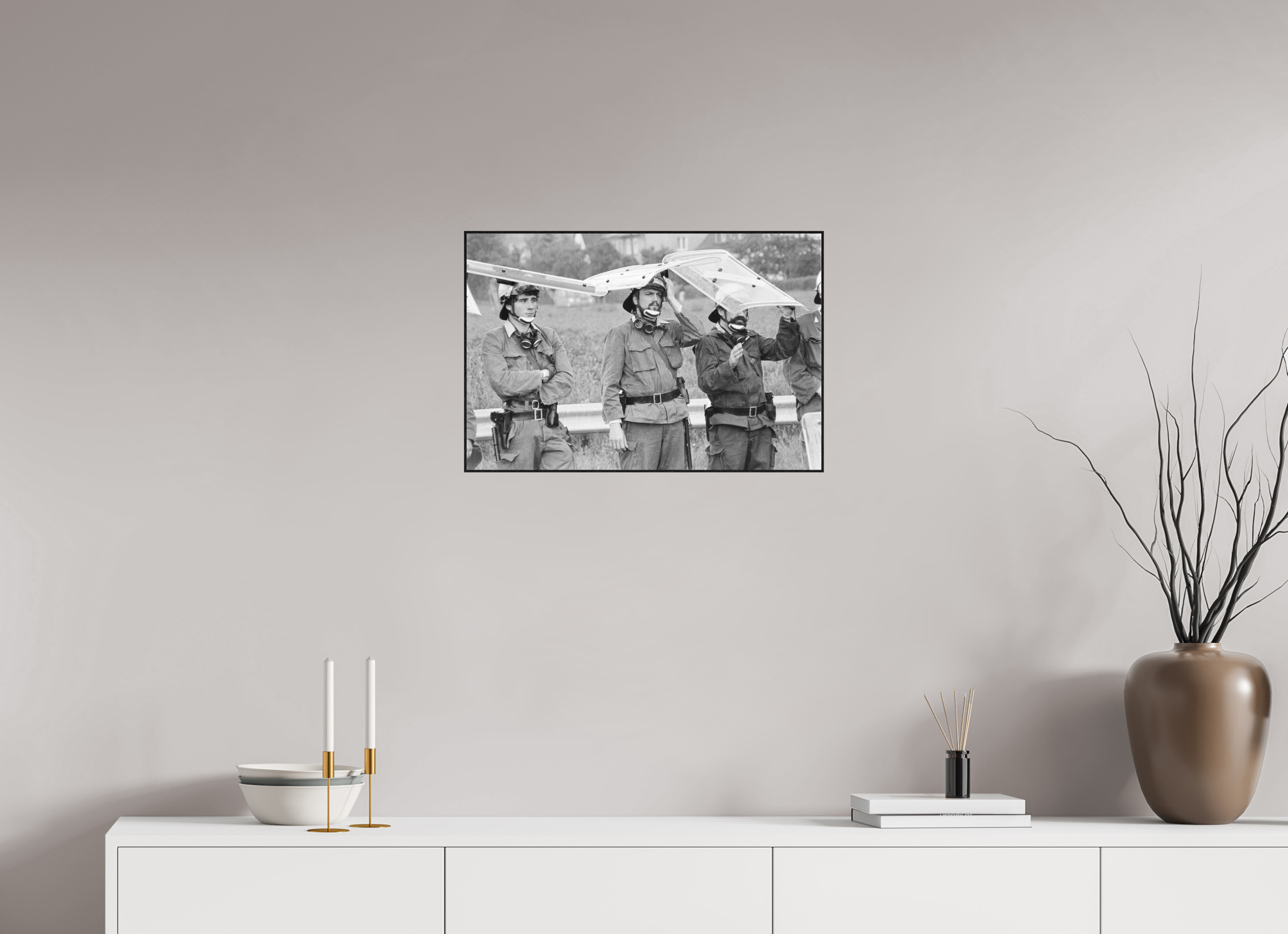 60 x 40 cm, 3a. Foto in ArtBox (4mm) Johannes Hartmann: Gefahr von oben... (S/W-Foto)