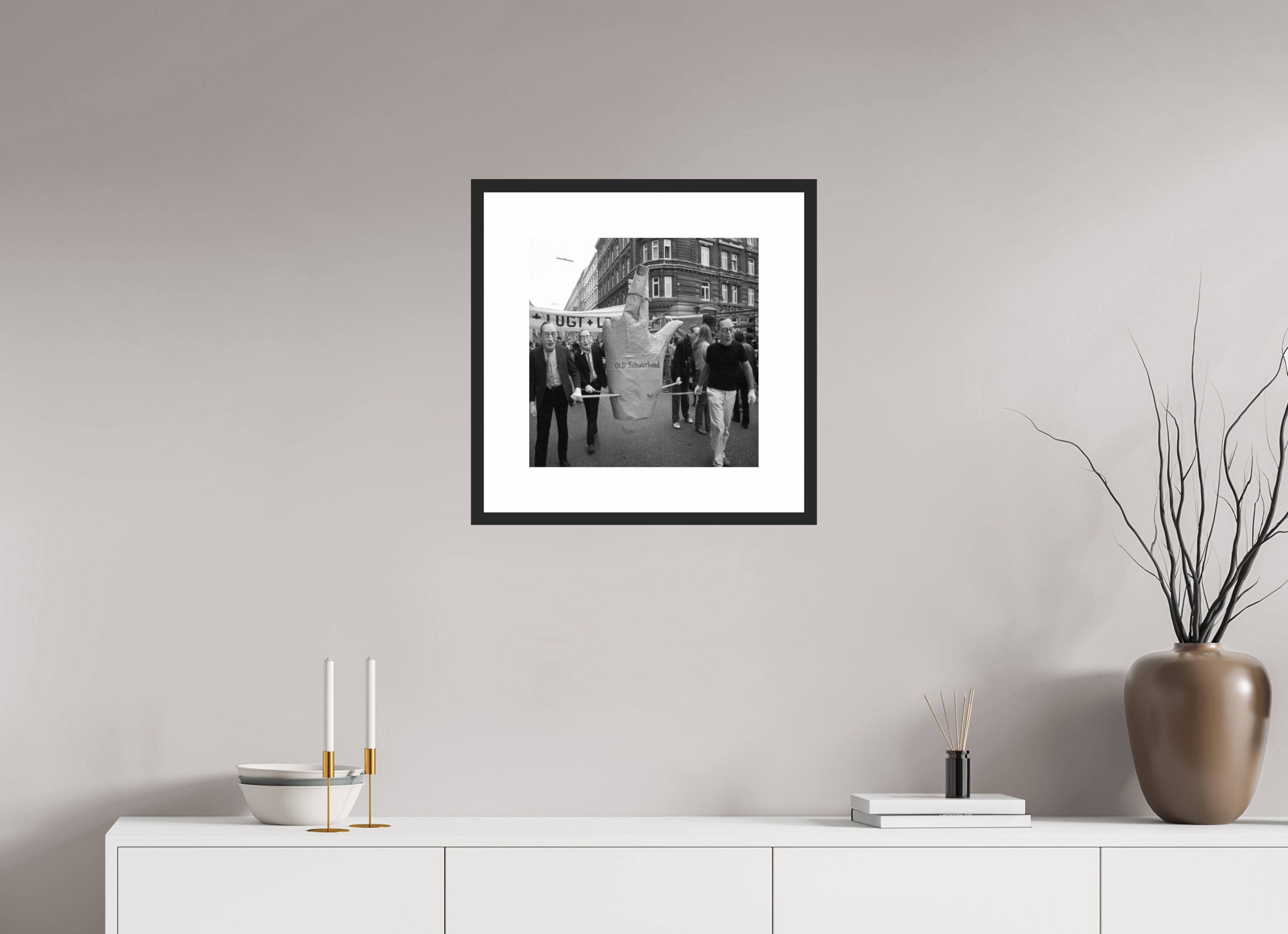 40 x 40 cm, 4b. Foto im Holz-Rahmen (20mm) mit Weißrand Johannes Hartmann: Old Schwurhand (S/W-Foto)