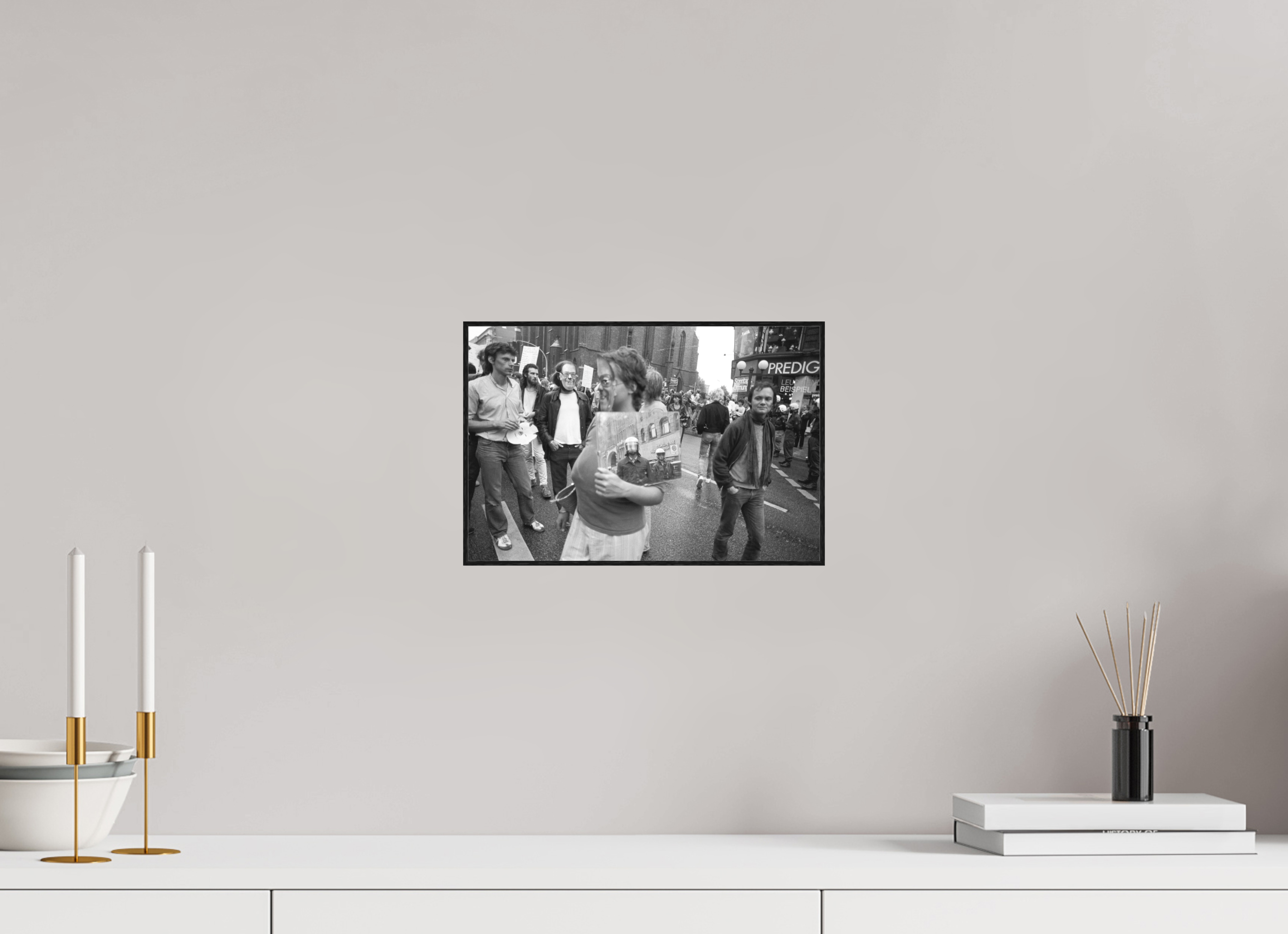 30 x 20 cm, 3a. Foto in ArtBox (4mm) Johannes Hartmann: Den Spiegel vorgehalten (S/W-Foto)