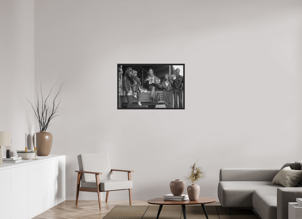 90 x 60 cm, 4a. Foto im Holz-Rahmen (20mm) Johannes Hartmann: Christopher Street Day 1981 – 1 (S/W-Foto)
