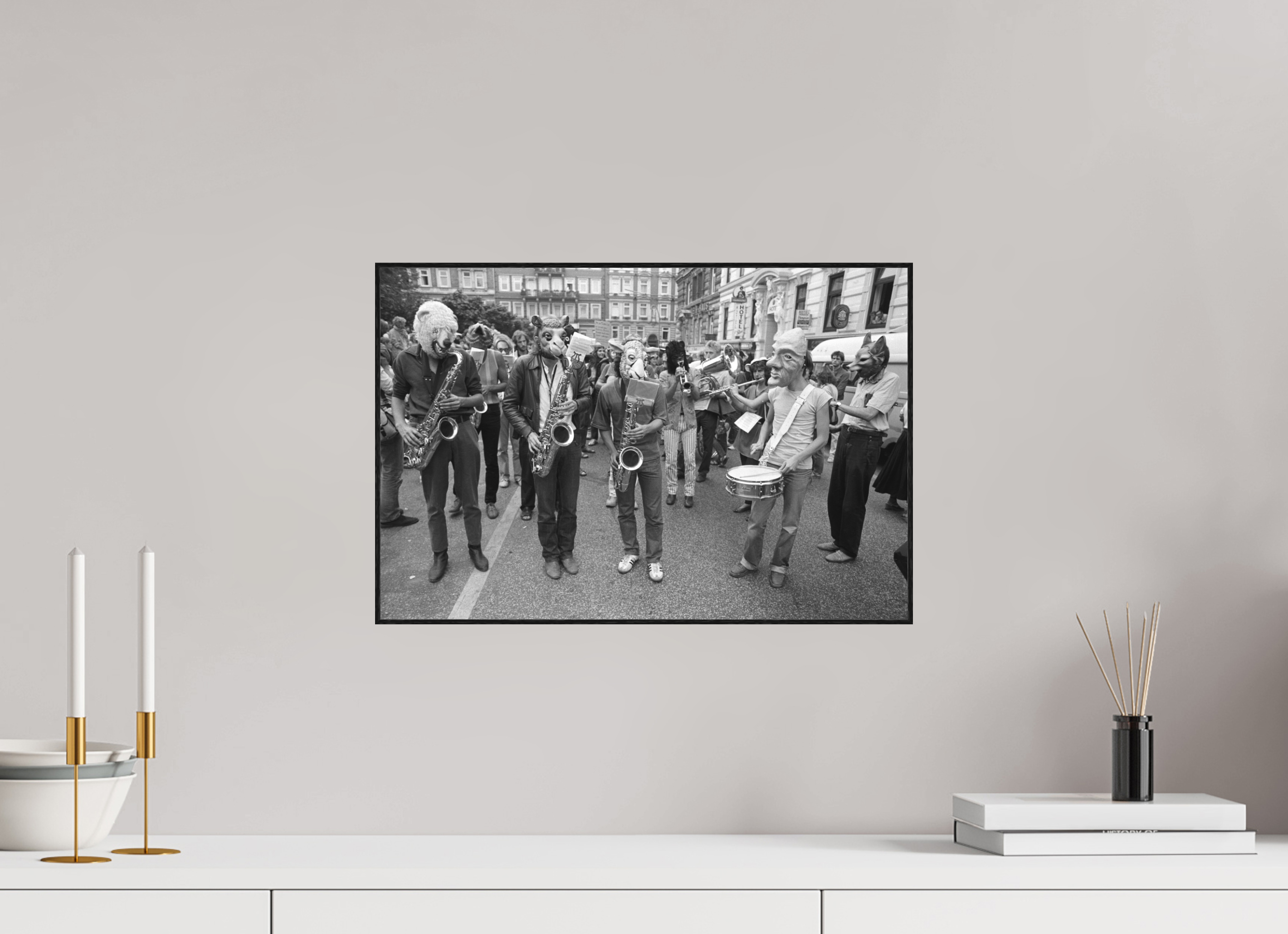 45 x 30 cm, 3a. Foto in ArtBox (4mm) Johannes Hartmann: Tuten & Blasen (S/W-Foto)