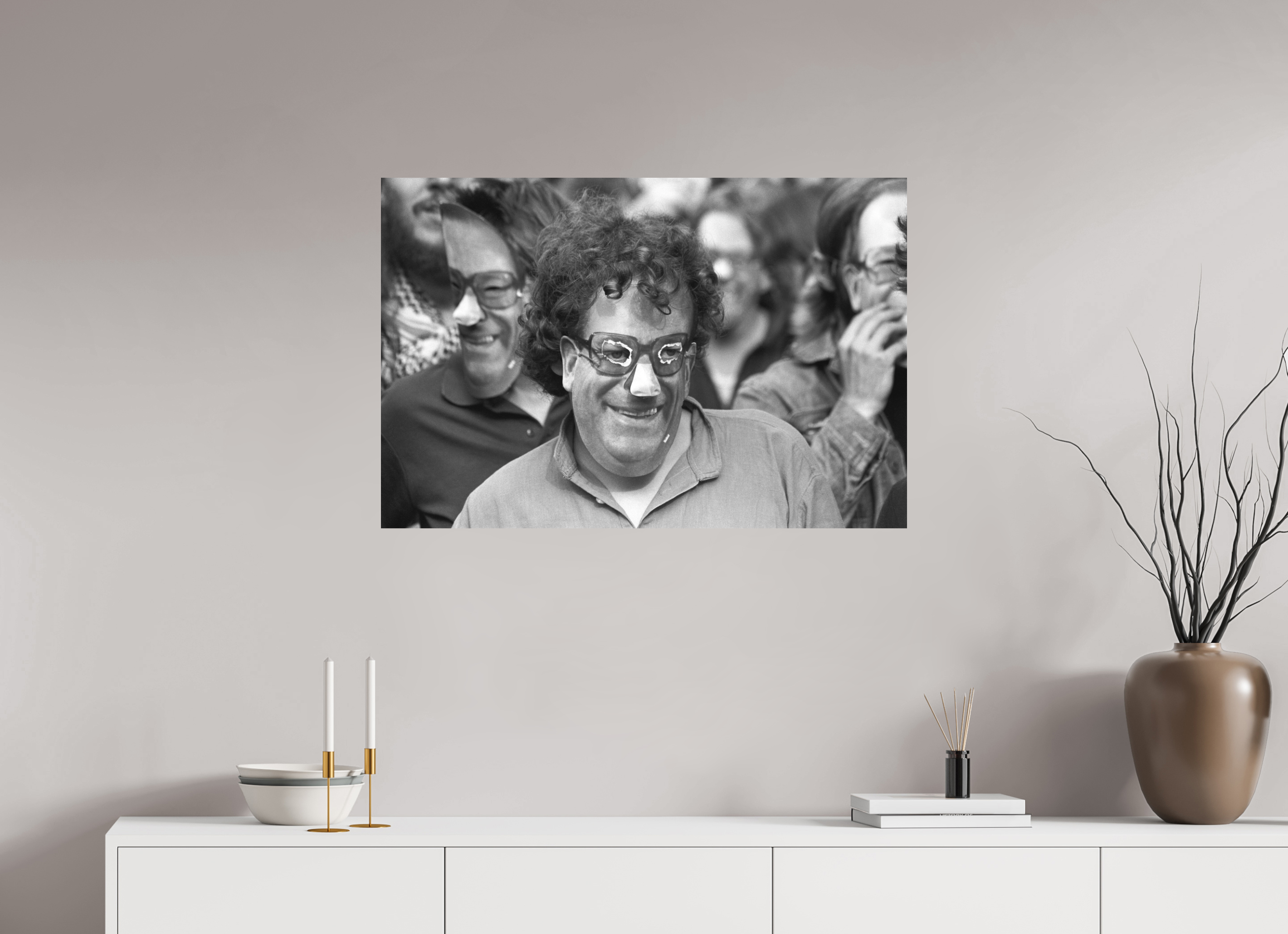 90 x 60 cm, 2. Foto auf Alu-Dibond Johannes Hartmann: Zimmermann-Masken (S/W-Foto)