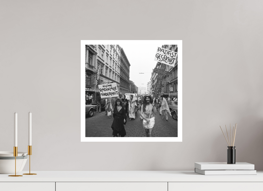 40 x 40 cm, 1. Foto mit Weißrand Johannes Hartmann: Jesus und die kleine radikale Minderheit (S/W-Foto)