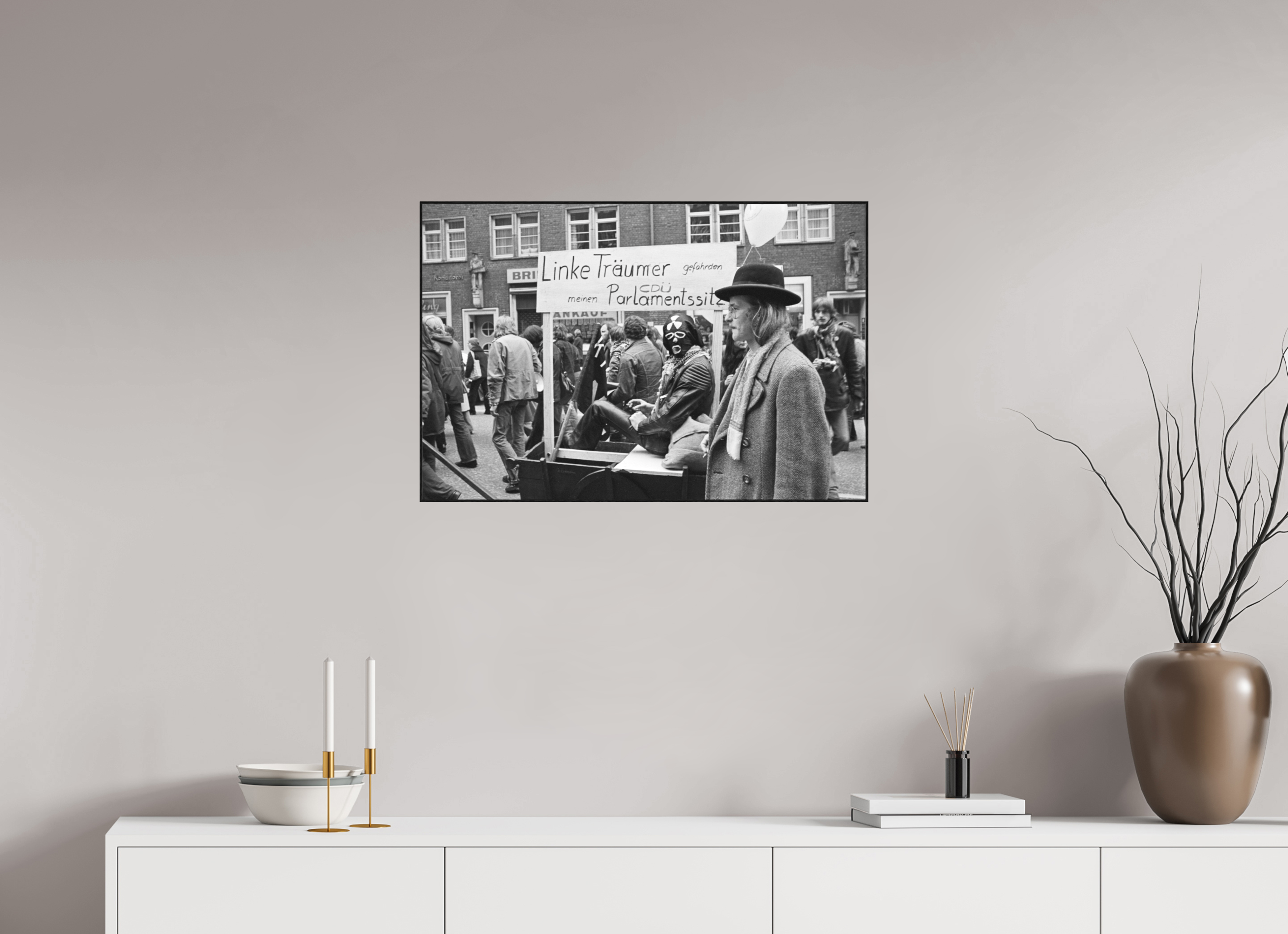 75 x 50 cm, 3a. Foto in ArtBox (4mm) Johannes Hartmann: Linke Träumer gefährden meinen CDU-Parlamentssitz (S/W-Foto)