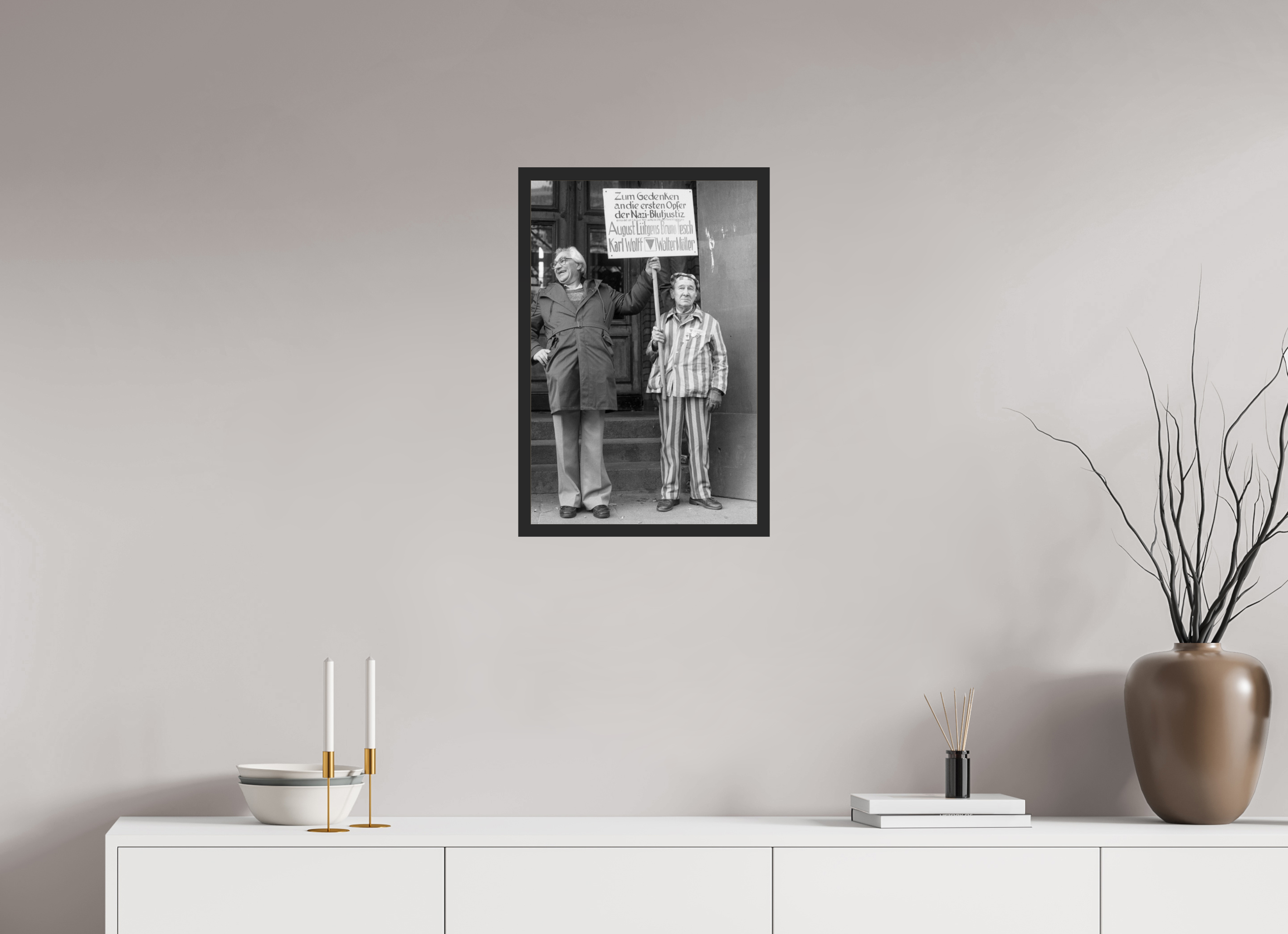 40 x 60 cm, 4a. Foto im Holz-Rahmen (20mm) Johannes Hartmann: Opfer der NS-Justiz (S/W-Foto)