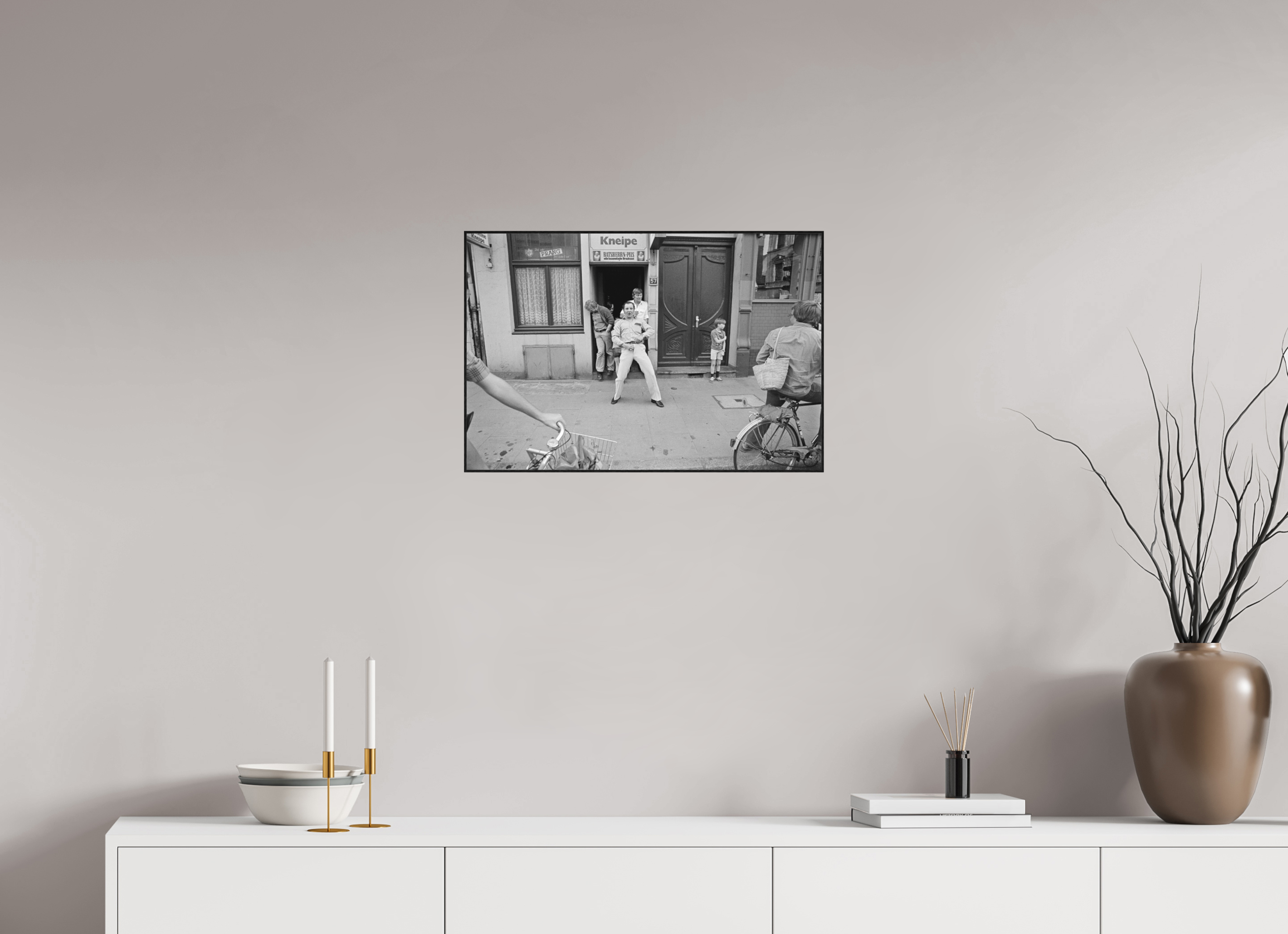 60 x 40 cm, 3a. Foto in ArtBox (4mm) Johannes Hartmann: Macho-Protest gegen Fahrrad-Demo (S/W-Foto)