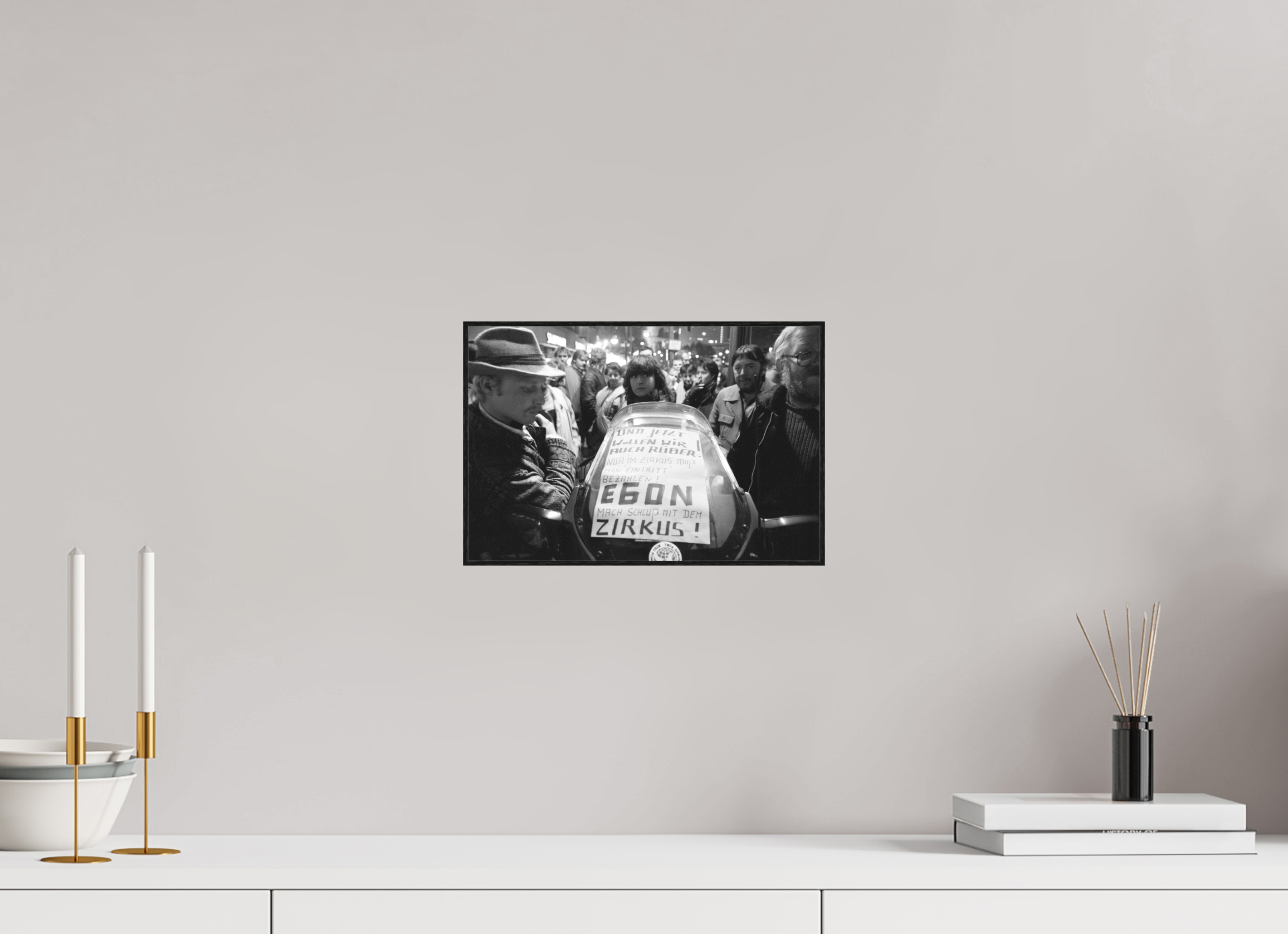 30 x 20 cm, 3a. Foto in ArtBox (4mm) Johannes Hartmann: Mach Schluss, Egon ! (S/W-Foto)