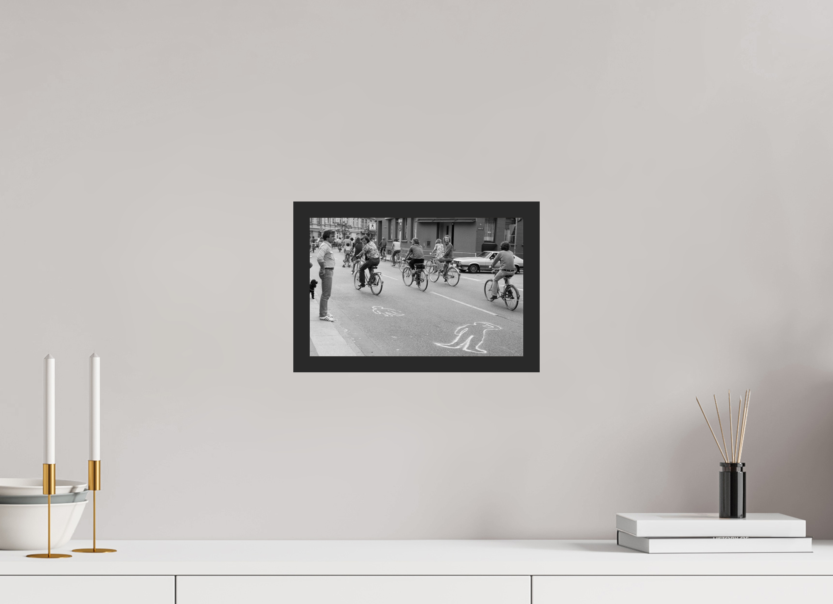 30 x 20 cm, 4a. Foto im Holz-Rahmen (20mm) Johannes Hartmann: Schleichen statt Leichen 2 (S/W-Foto)