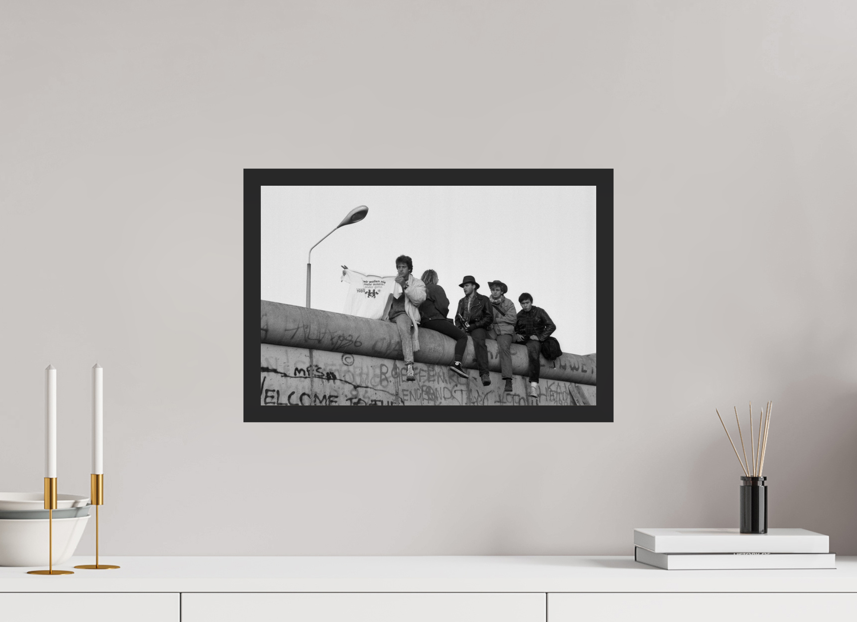 45 x 30 cm, 4a. Foto im Holz-Rahmen (20mm) Johannes Hartmann: Wir wollen nie mehr auseinander gehn (S/W-Foto)