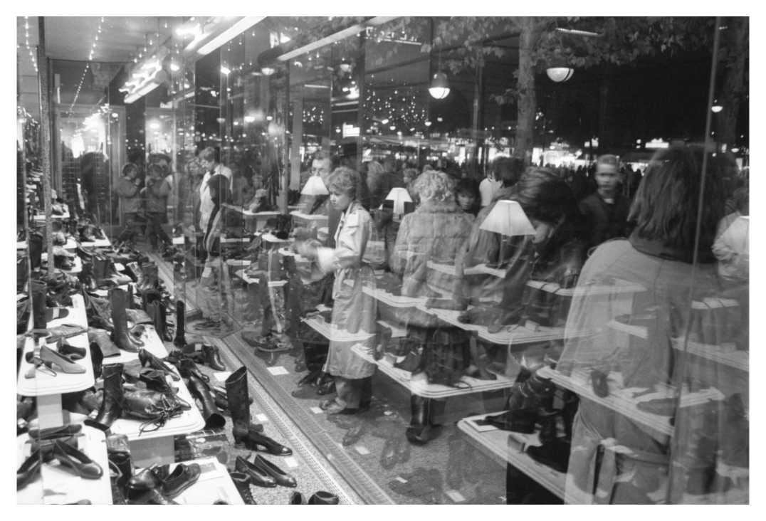 Main image Johannes Hartmann: Schau doch mal (S/W-Foto)