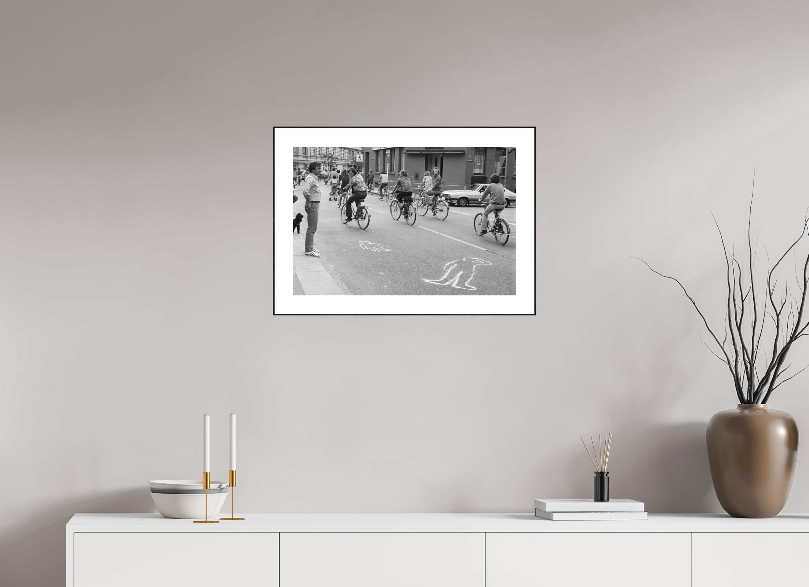 60 x 40 cm, 3b. Foto in ArtBox (4mm) mit Weißrand Johannes Hartmann: Schleichen statt Leichen 2 (S/W-Foto)