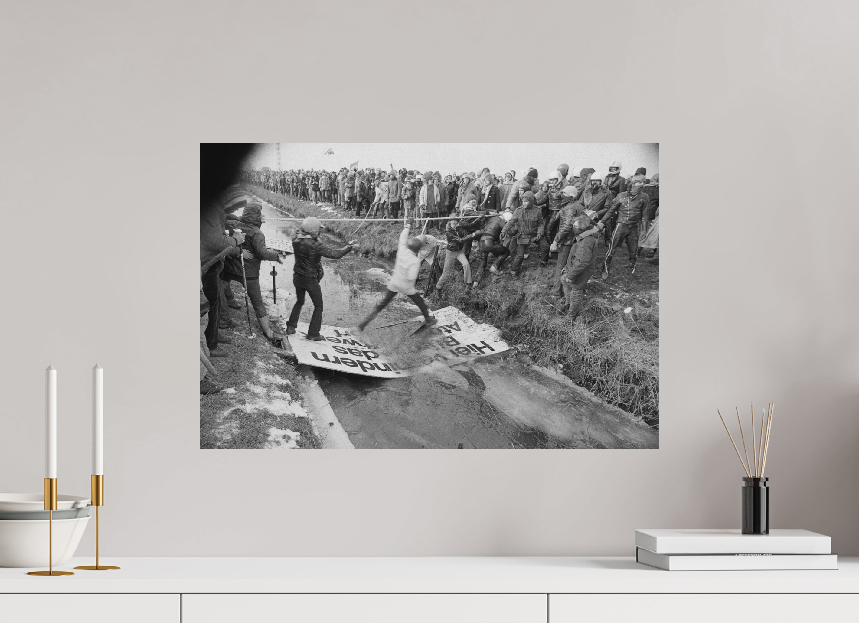 60 x 40 cm, 2. Foto auf Alu-Dibond Johannes Hartmann: Über Felder und vereiste Gräben (S/W-Foto)