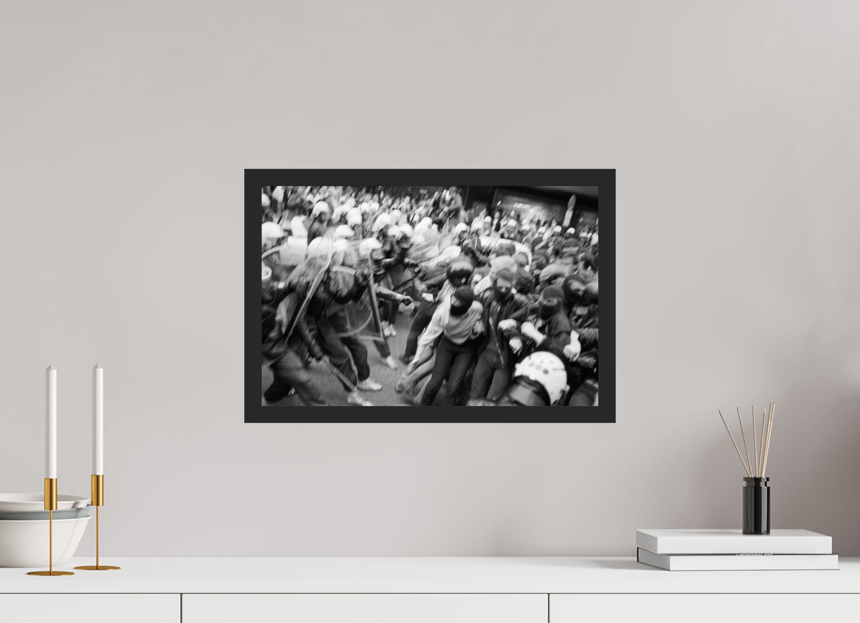 45 x 30 cm, 4a. Foto im Holz-Rahmen (20mm) Johannes Hartmann: Schwarze Blöcke (S/W-Foto)