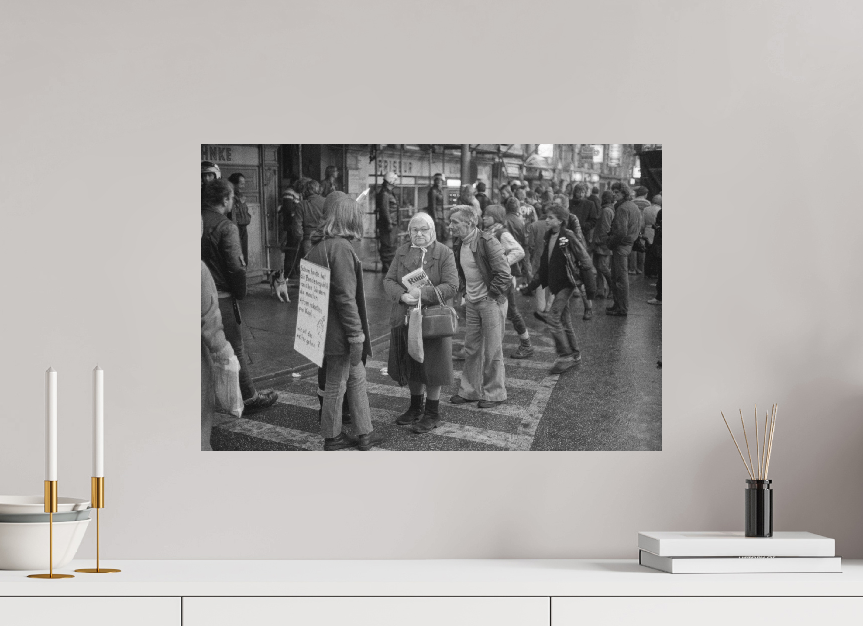 60 x 40 cm, 2. Foto auf Alu-Dibond Johannes Hartmann: Wie soll das weitergehen? (S/W-Foto)