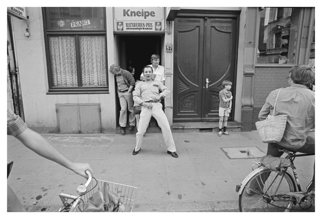 Main image Johannes Hartmann: Macho-Protest gegen Fahrrad-Demo (S/W-Foto)