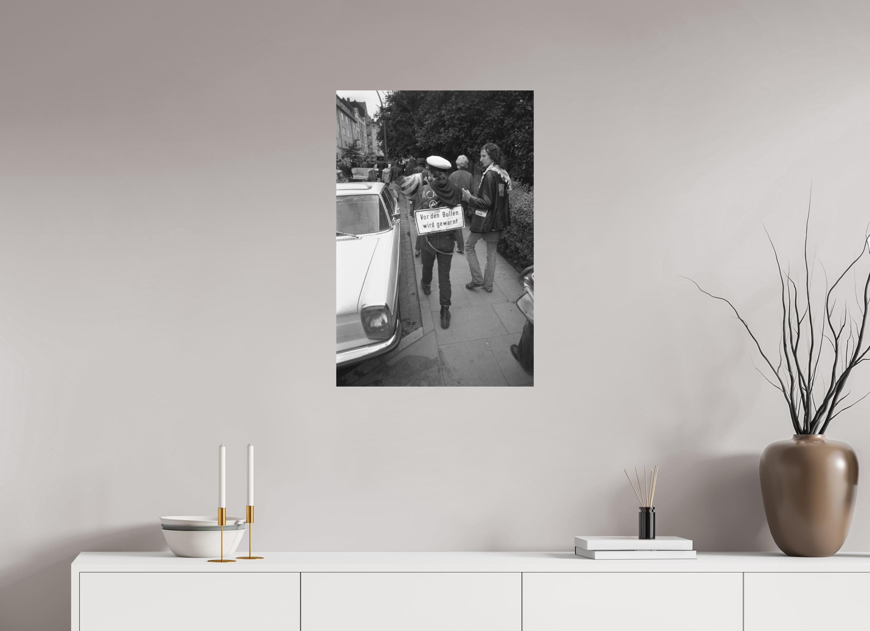 50 x 75 cm, 2. Foto auf Alu-Dibond Johannes Hartmann: Vor den Bullen wird gewarnt (S/W-Foto)