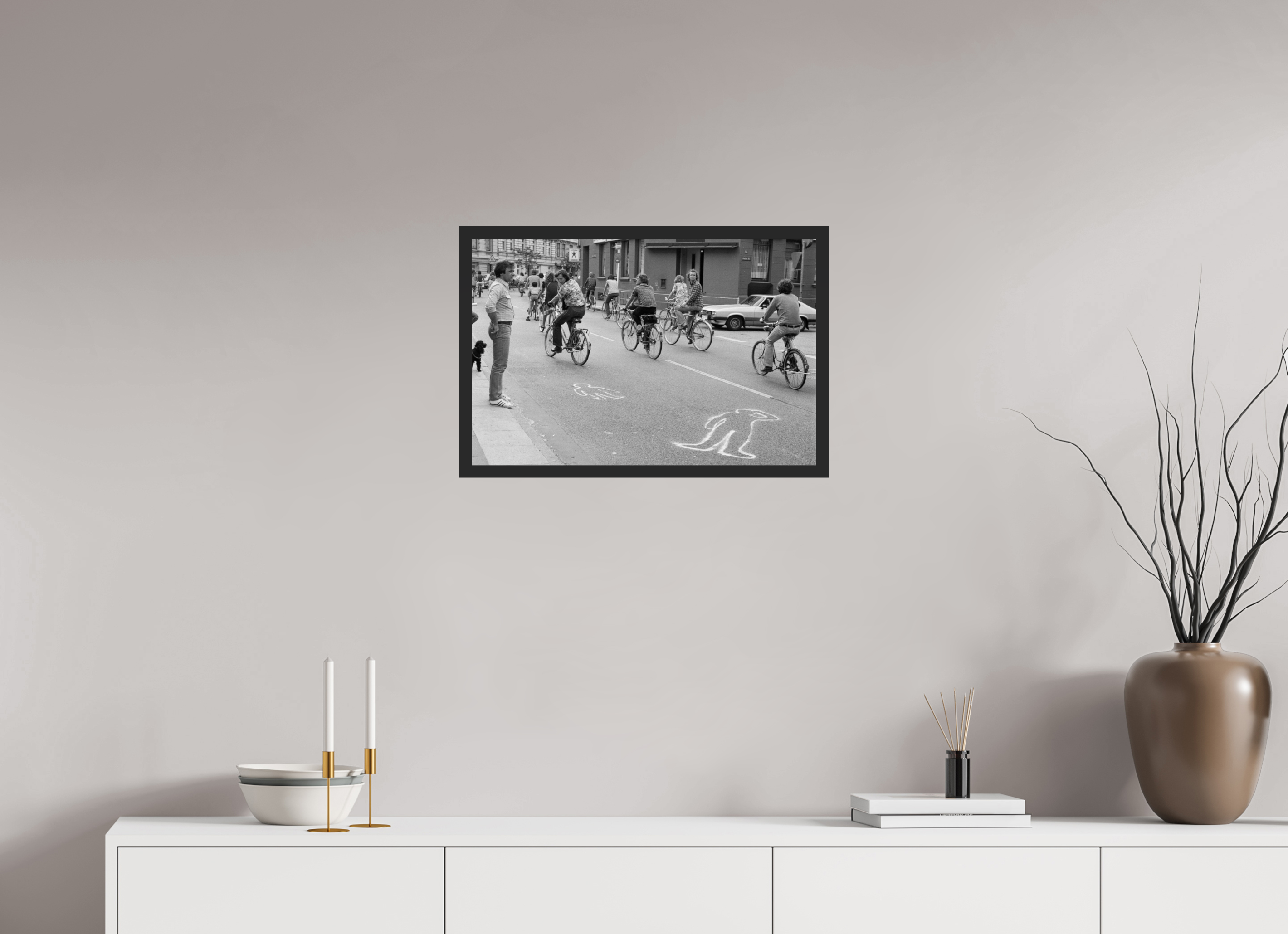 60 x 40 cm, 4a. Foto im Holz-Rahmen (20mm) Johannes Hartmann: Schleichen statt Leichen 2 (S/W-Foto)