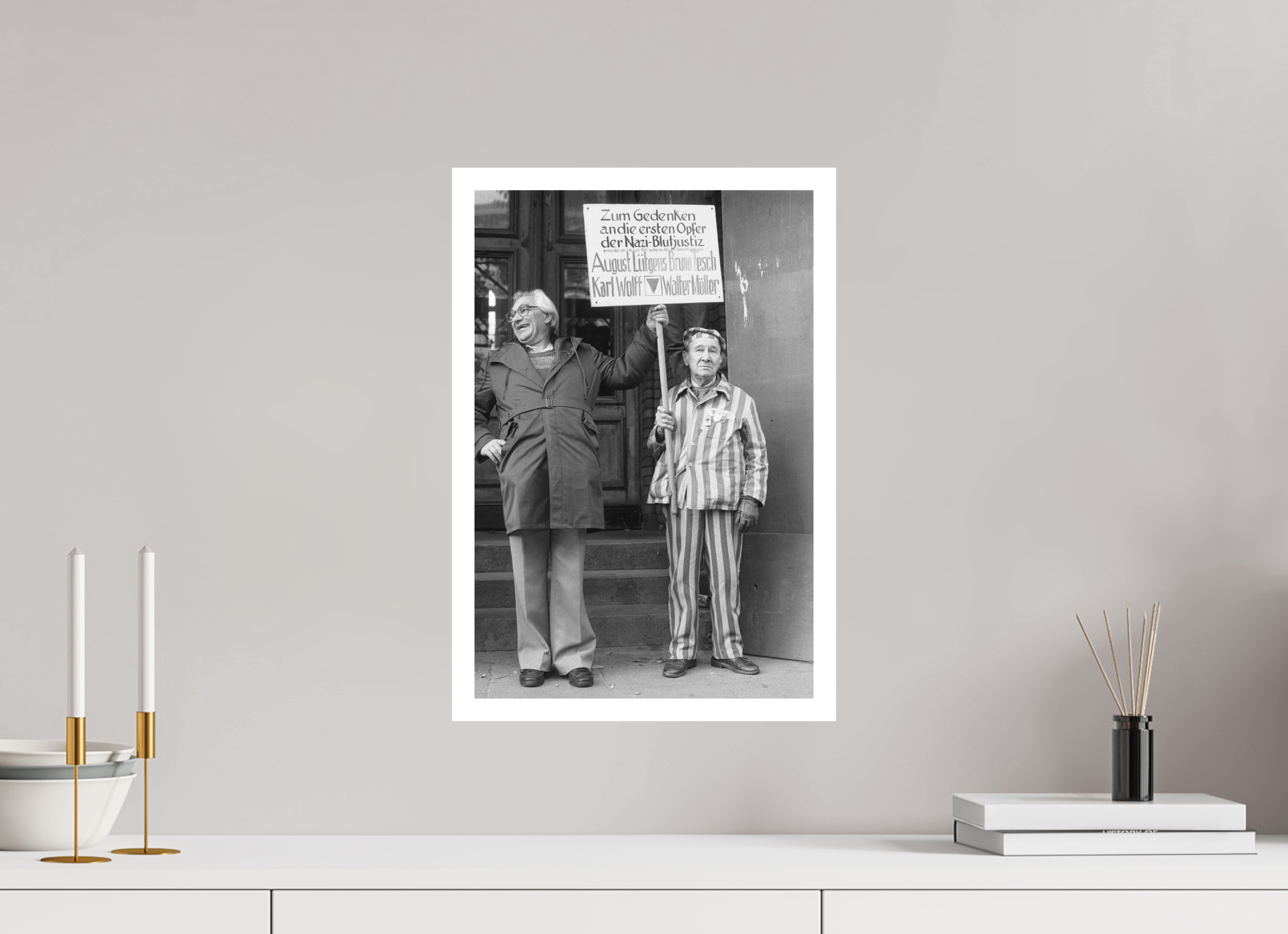 30 x 45 cm, 1. Foto mit Weißrand Johannes Hartmann: Opfer der NS-Justiz (S/W-Foto)