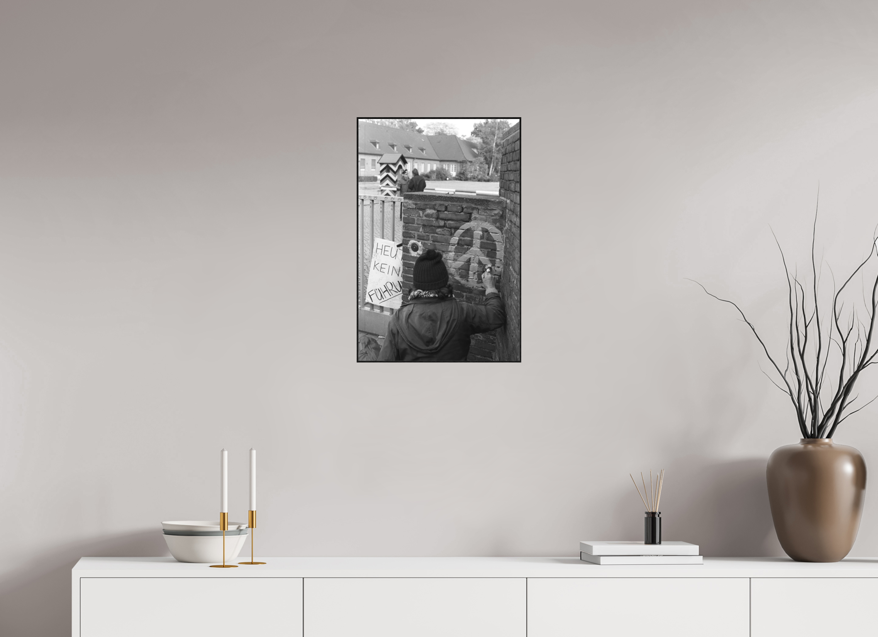 40 x 60 cm, 3a. Foto in ArtBox (4mm) Johannes Hartmann: Heute keine Führung (S/W-Foto)