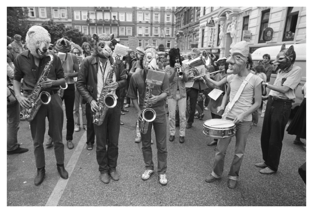 Main image Johannes Hartmann: Tuten & Blasen (S/W-Foto)