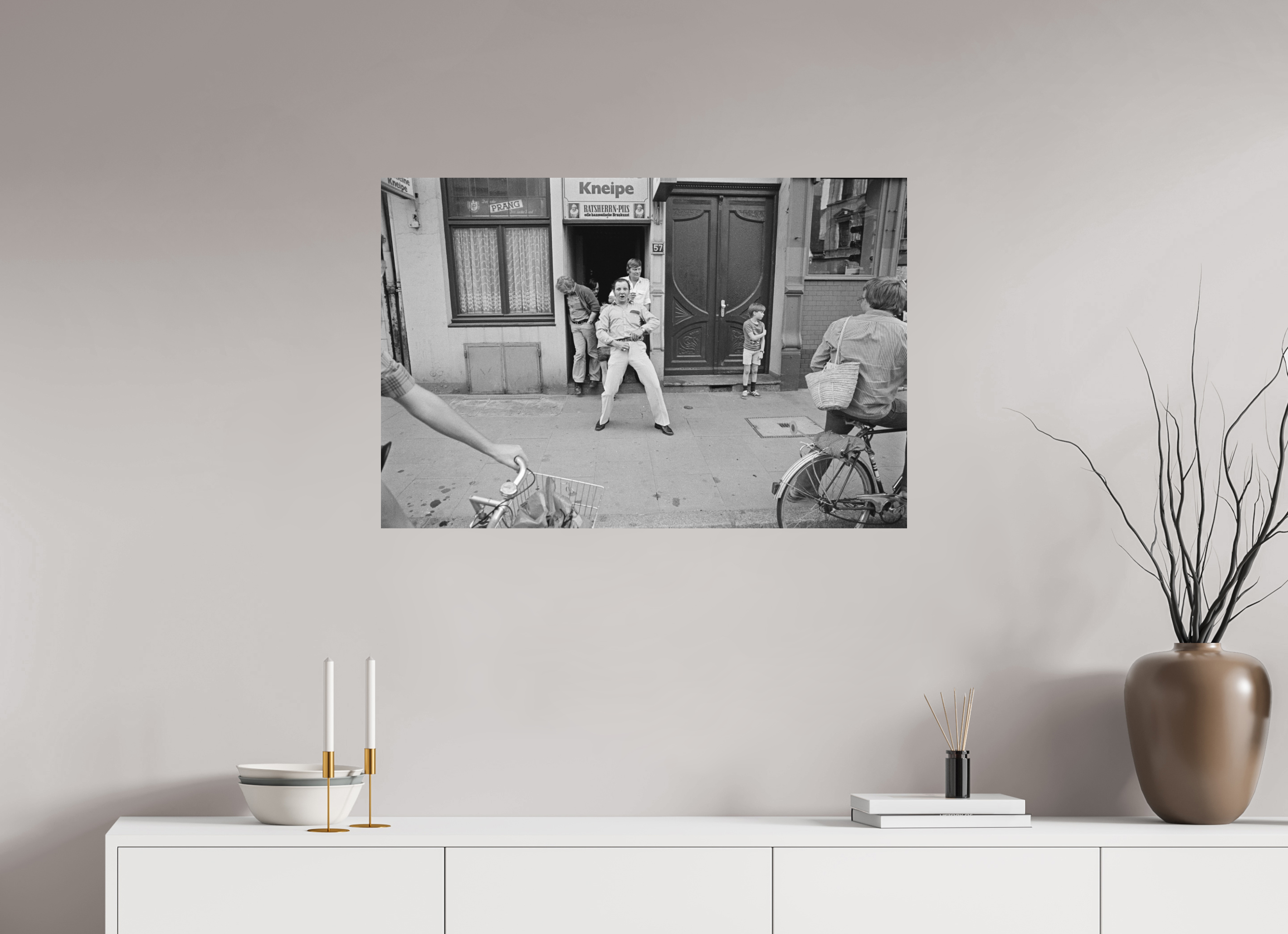 90 x 60 cm, 2. Foto auf Alu-Dibond Johannes Hartmann: Macho-Protest gegen Fahrrad-Demo (S/W-Foto)