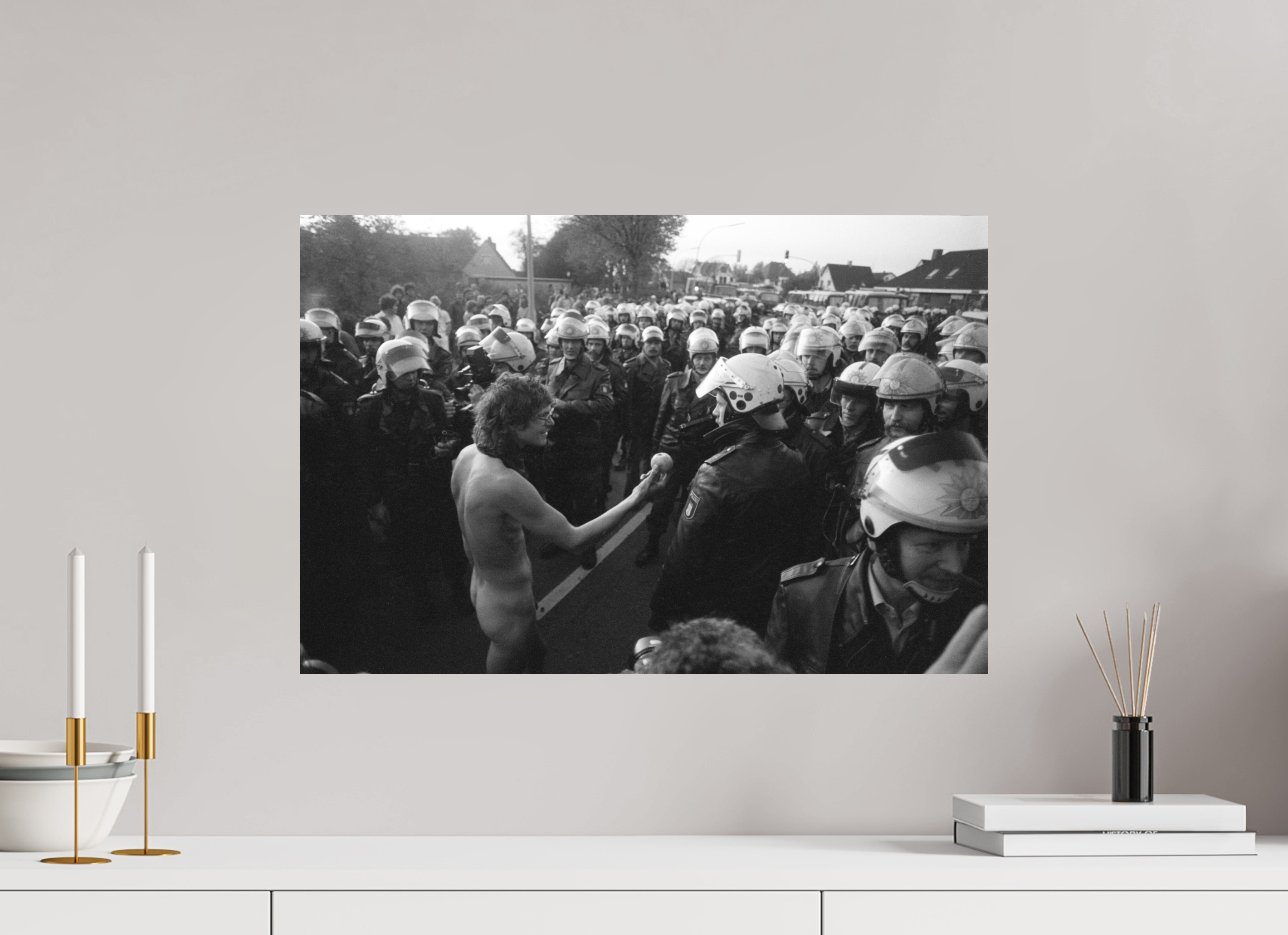 60 x 40 cm, 2. Foto auf Alu-Dibond Johannes Hartmann: Adams Apfel (S/W-Foto)